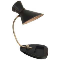 Lampe de bureau en laiton et cuir attribuée à Jacques Adnet:: France:: 1950