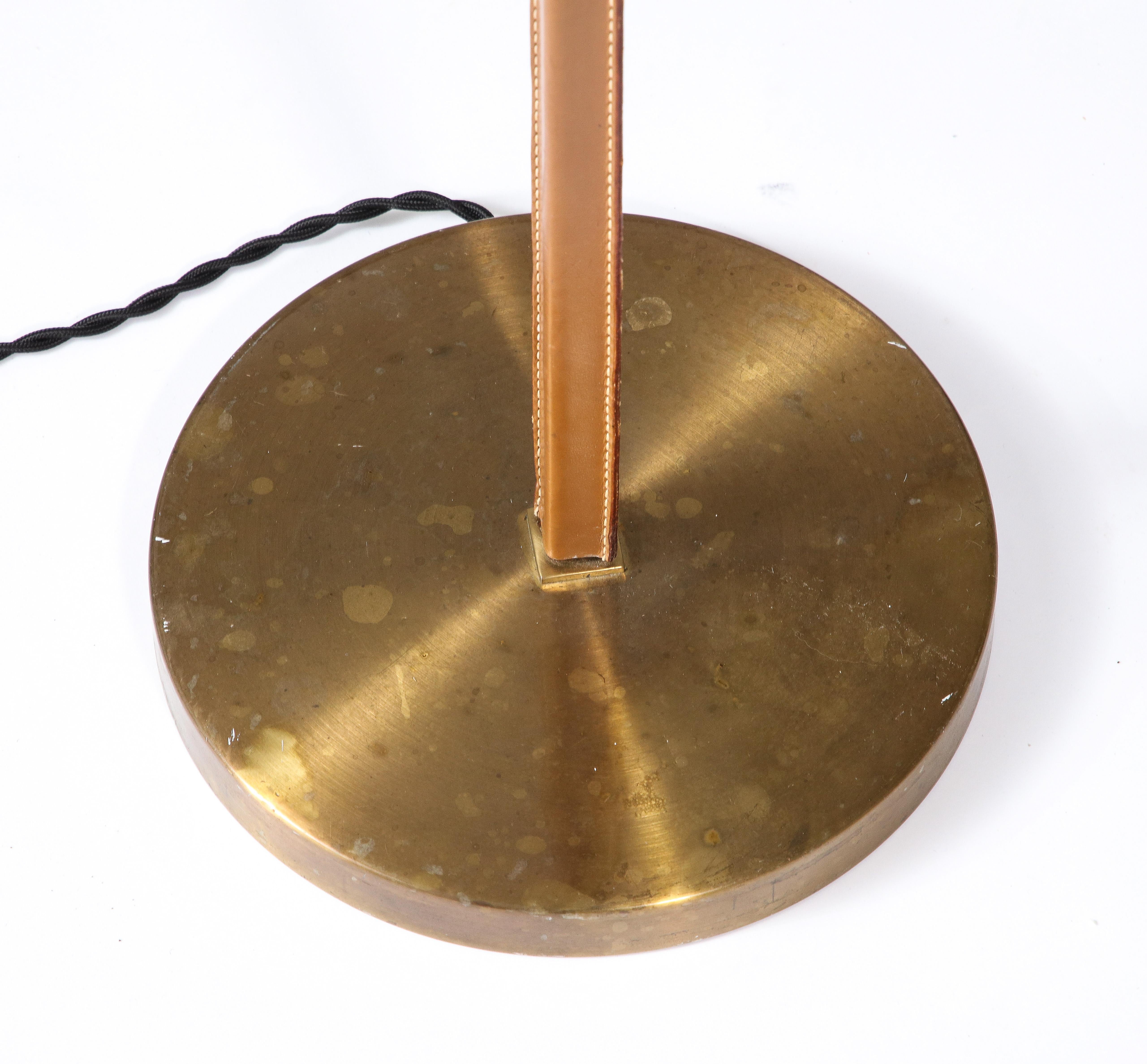 Lampada da terra in ottone e pelle di Falkenbergs Belysning, Svezia, 1950 ca. in vendita 9