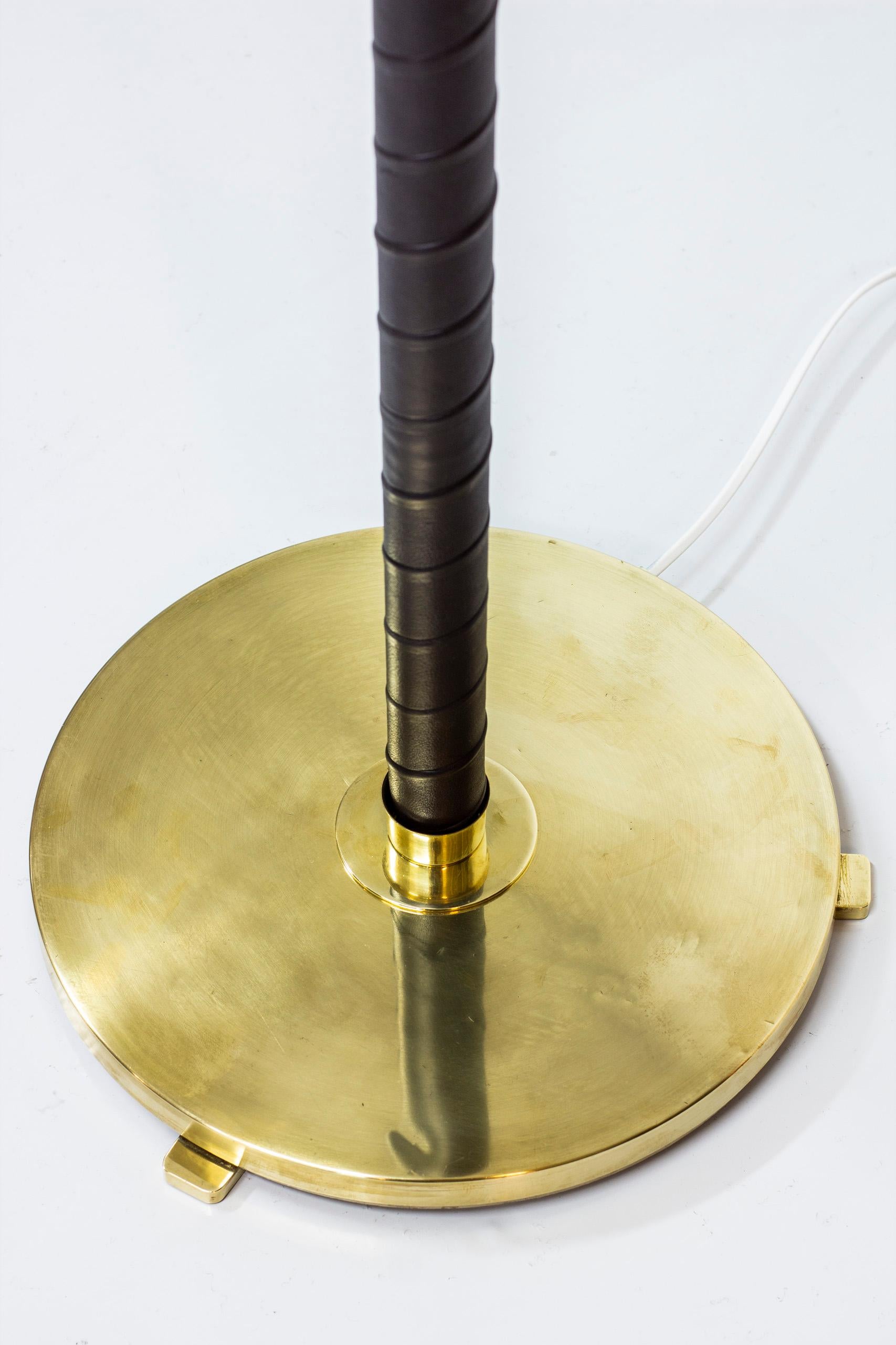 Brass and Leather Floor Lamp by Hans Bergström, Sweden, 1940s In Good Condition In Hägersten, SE