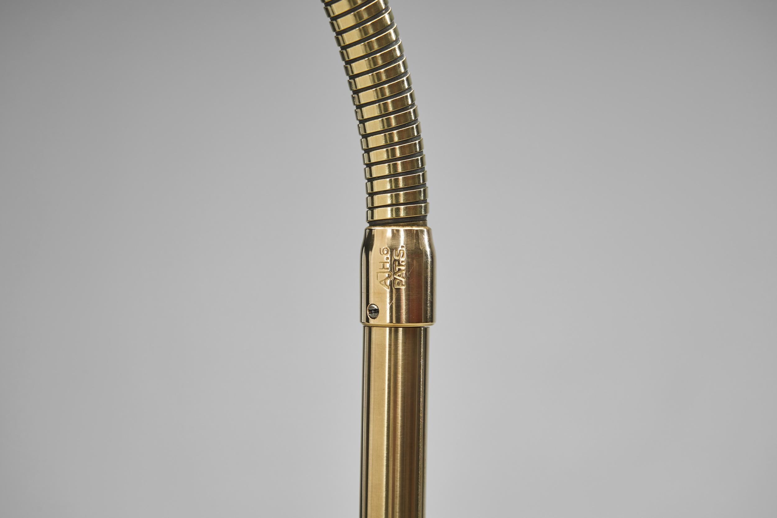 Lampada da terra in ottone e pelle, Svezia, metà del XX secolo circa in vendita 8