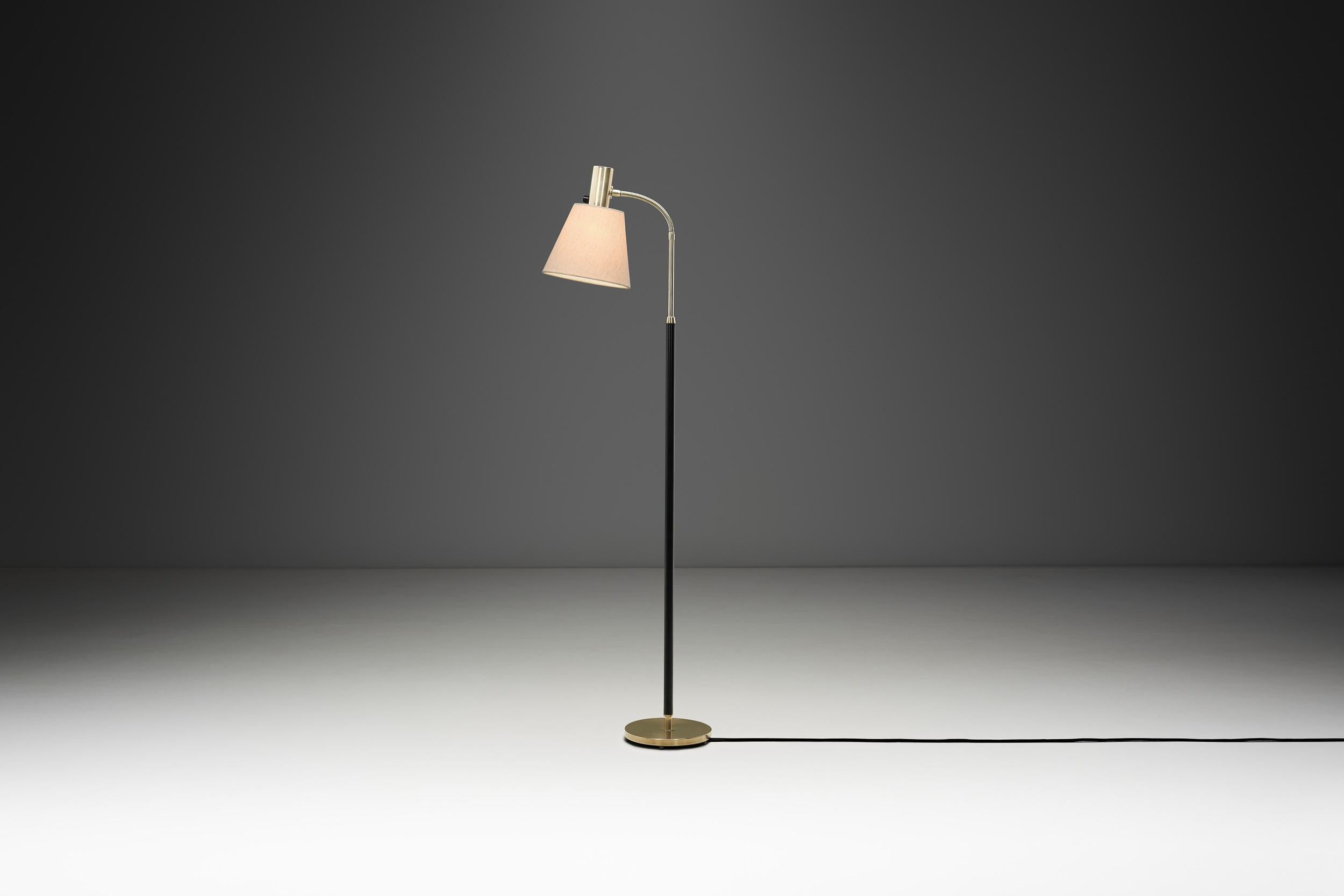 Falkenbergs Belysning è un'azienda di illuminazione svedese fondata nel 1951 nella città di Falkenberg, da cui il nome. L'azienda si è specializzata nella produzione di apparecchi di illuminazione di alta qualità per ambienti residenziali e