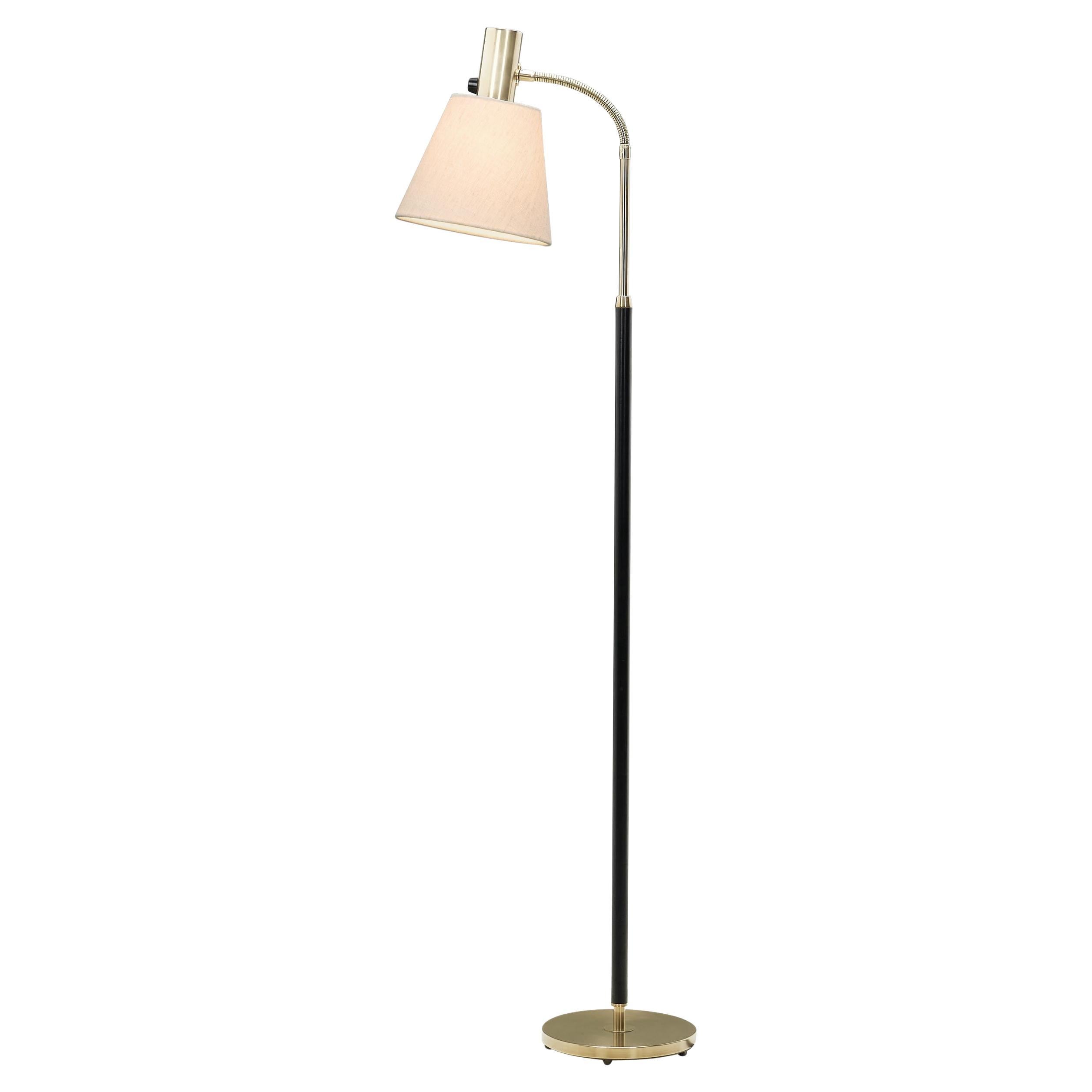 Lampada da terra in ottone e pelle, Svezia, metà del XX secolo circa