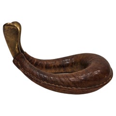 Soporte de pipa de latón y cuero, Carl Auböck Viena, Austria