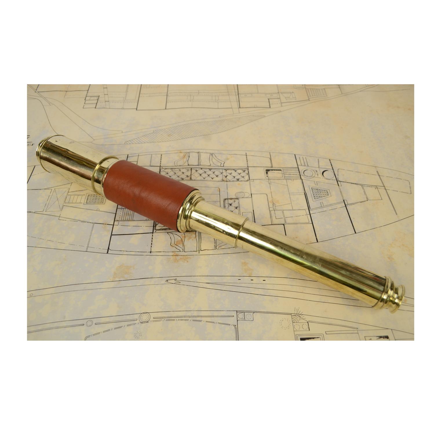 Brass and leather telescope signed P. Carpenter London Improved Day or Night in the mid-19th century. Focusing with three extensions, complete with sunshade extension. Maximum length 91.5 cm, minimum 28 cm, focal diameter 4.5 cm. Very good working