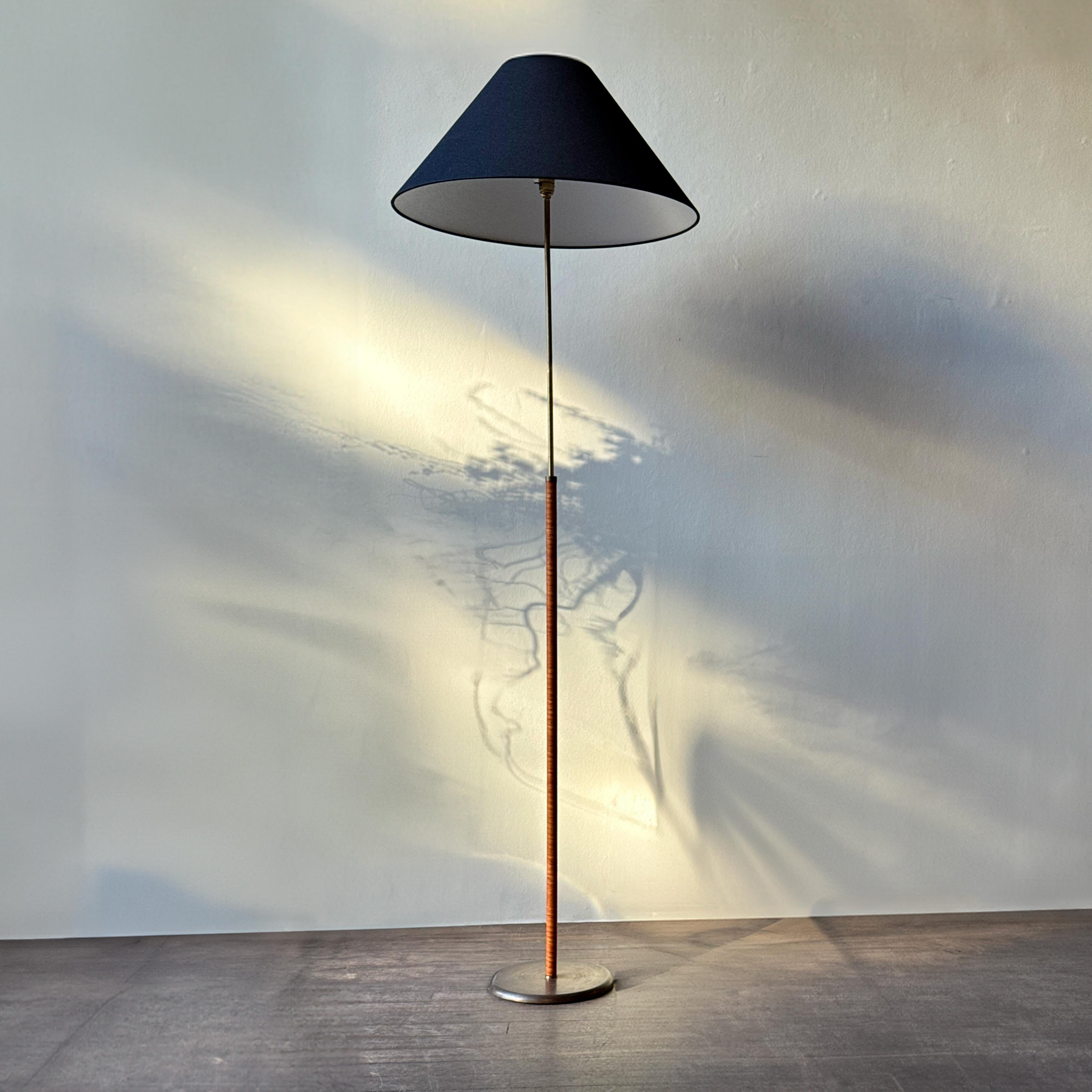 Brass and Leather Telescopic Floor Lamp Denmark, 1950s In Good Condition In London, GB