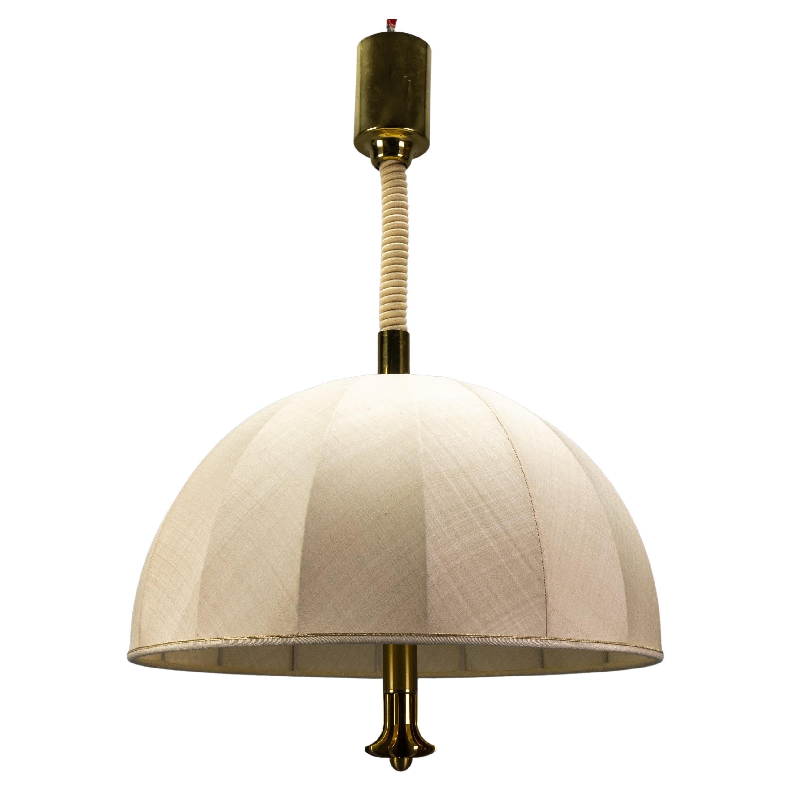 Lampada a sospensione in ottone e paralume in tessuto beige chiaro ad altezza regolabile, Germania