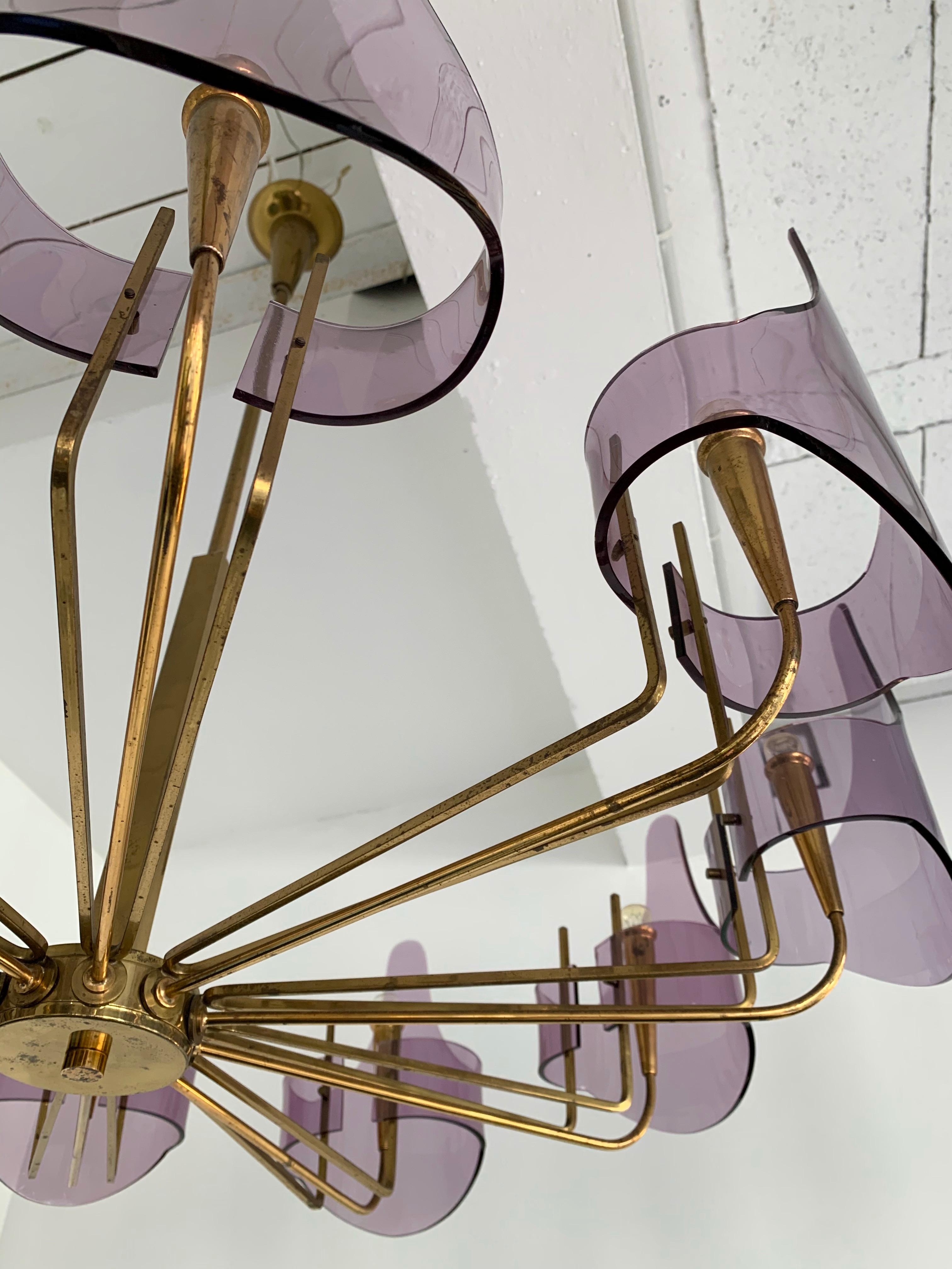 Rare brass and purple Lucite chandelier ceiling pendant light by Stilux Milano. Nice patina. Famous editor like Sciolari, Reggiani, Fontana Arte, Stilnovo, Arteluce.