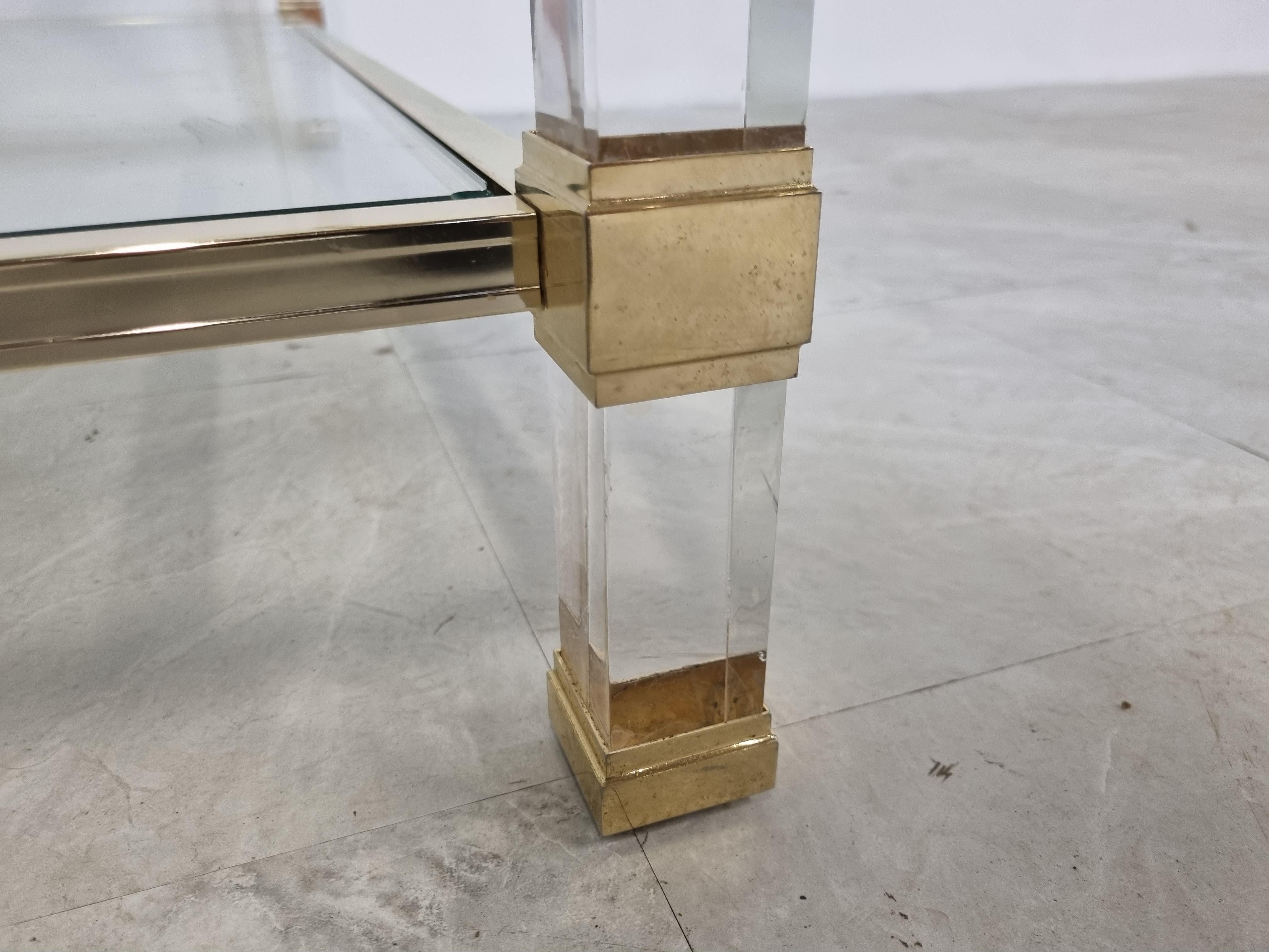 Vintage square two tier coffee table made from lucite and brass with clear glass.

1970s - France

Good condition, clear glass tops

Measures: Height: 40cm/15.74