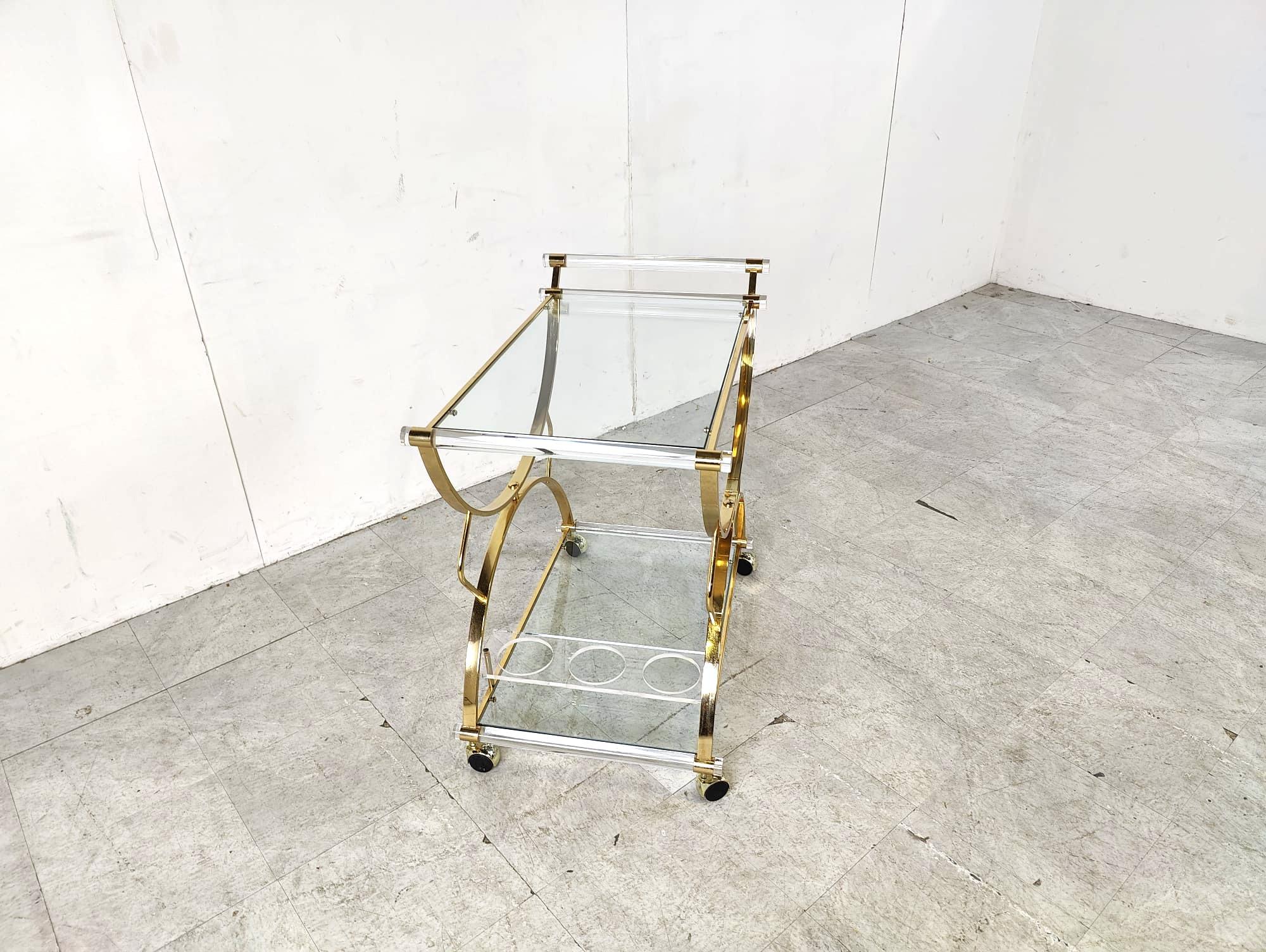Brass and lucite drinks trolley, 1970s In Good Condition In Leuven, Vlaams Gewest