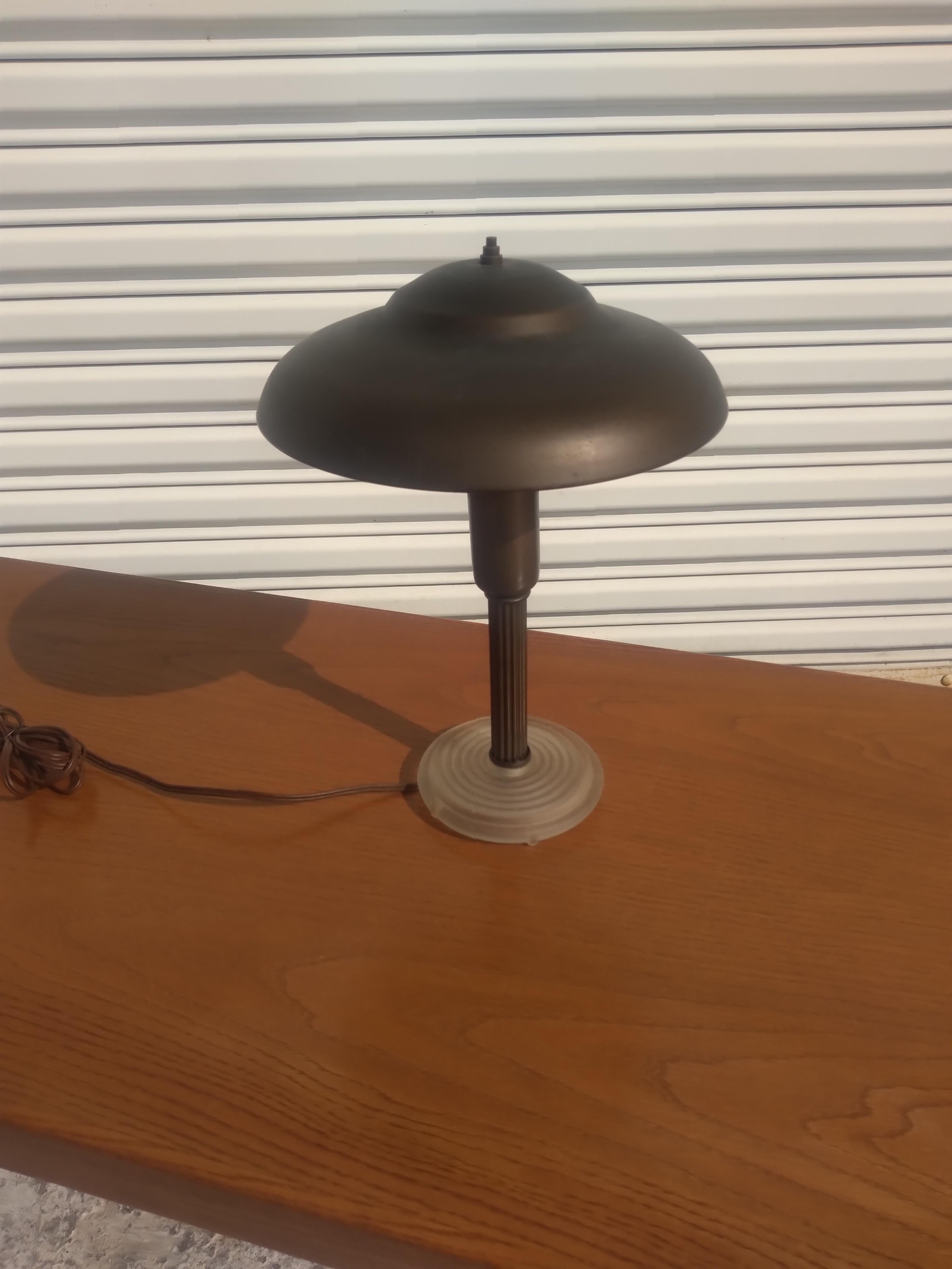 Brass and Lucite Flying Saucer Table Lamp In Good Condition For Sale In Pasadena, TX