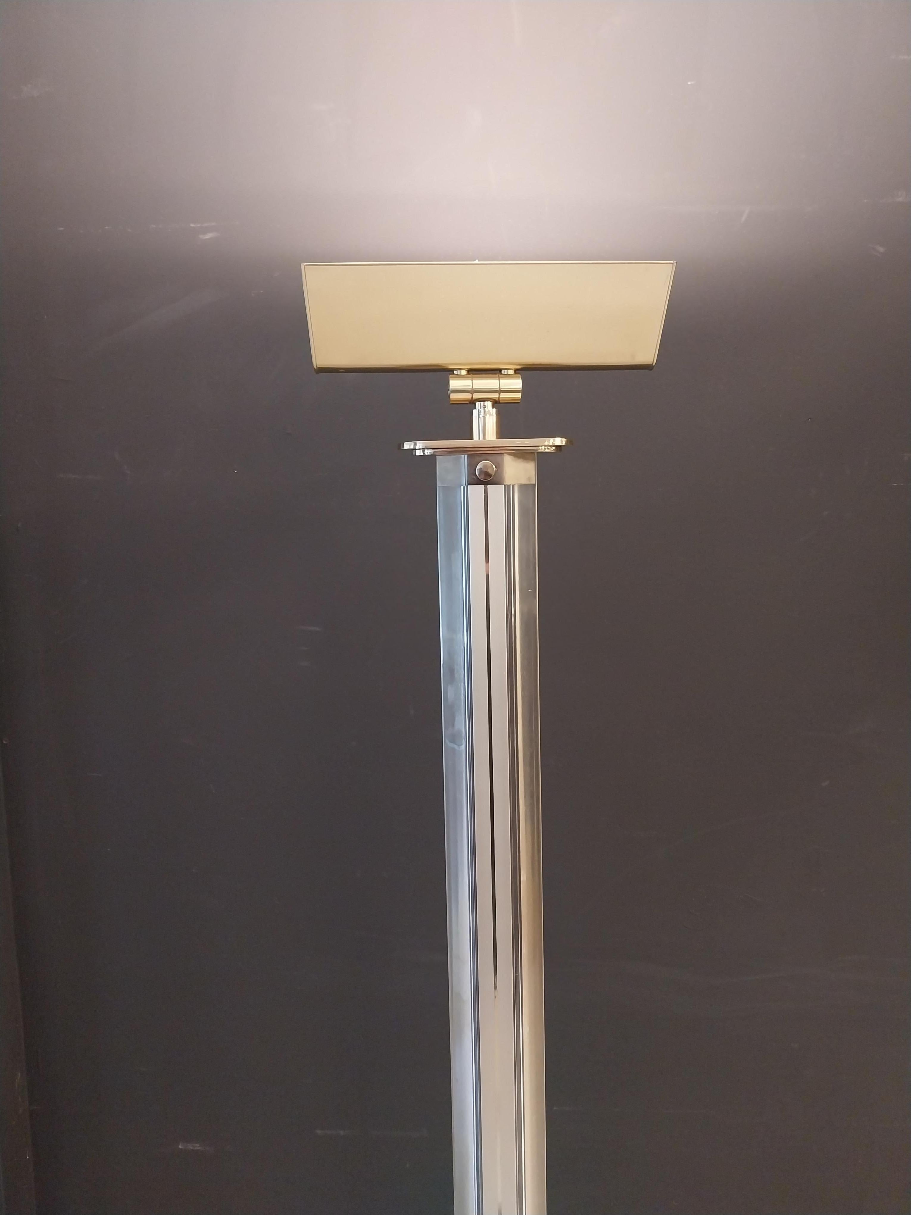 Brass and lucite hollywood regency-style italian uplighter For Sale 1