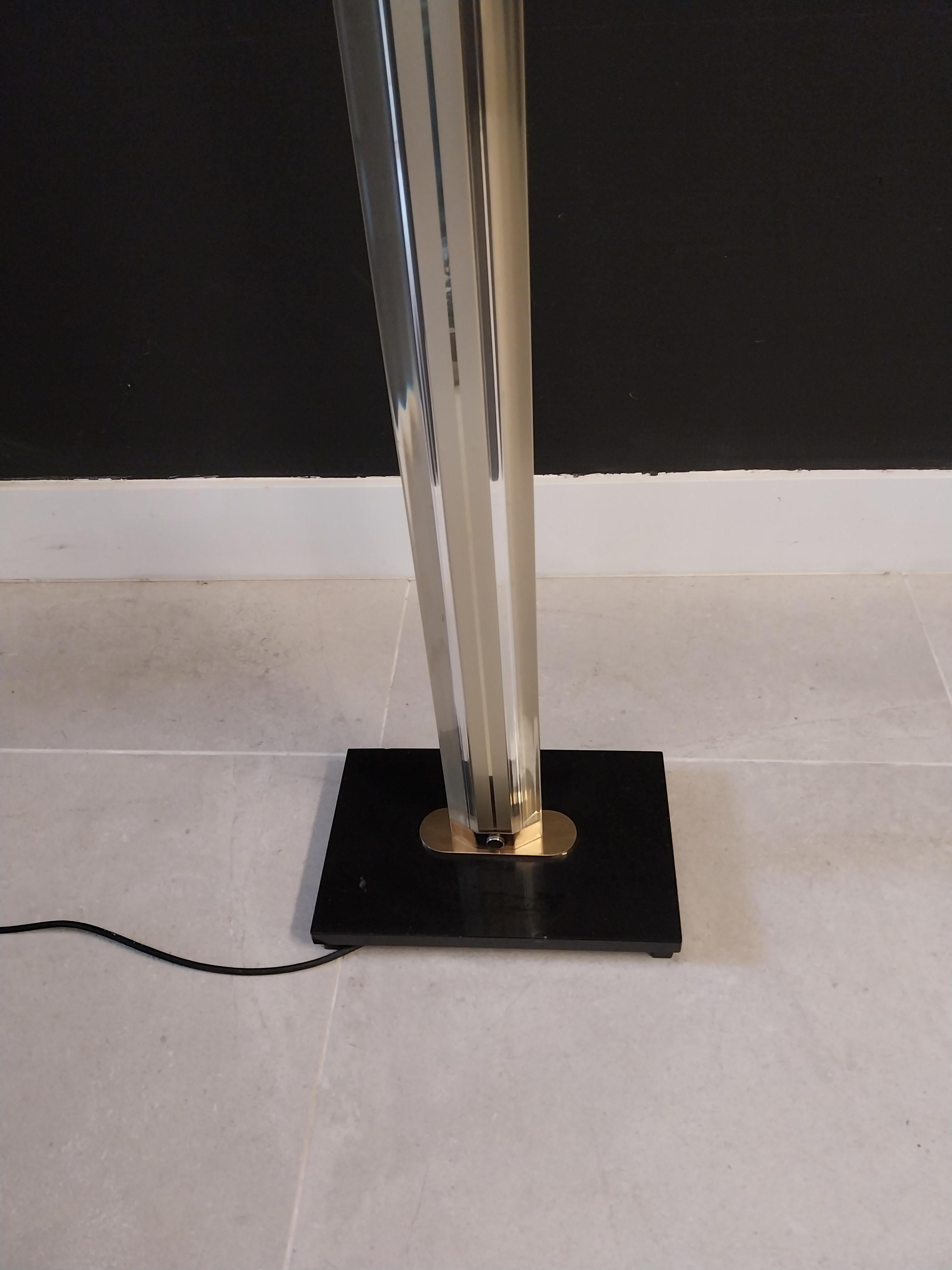 Brass and lucite hollywood regency-style italian uplighter For Sale 2