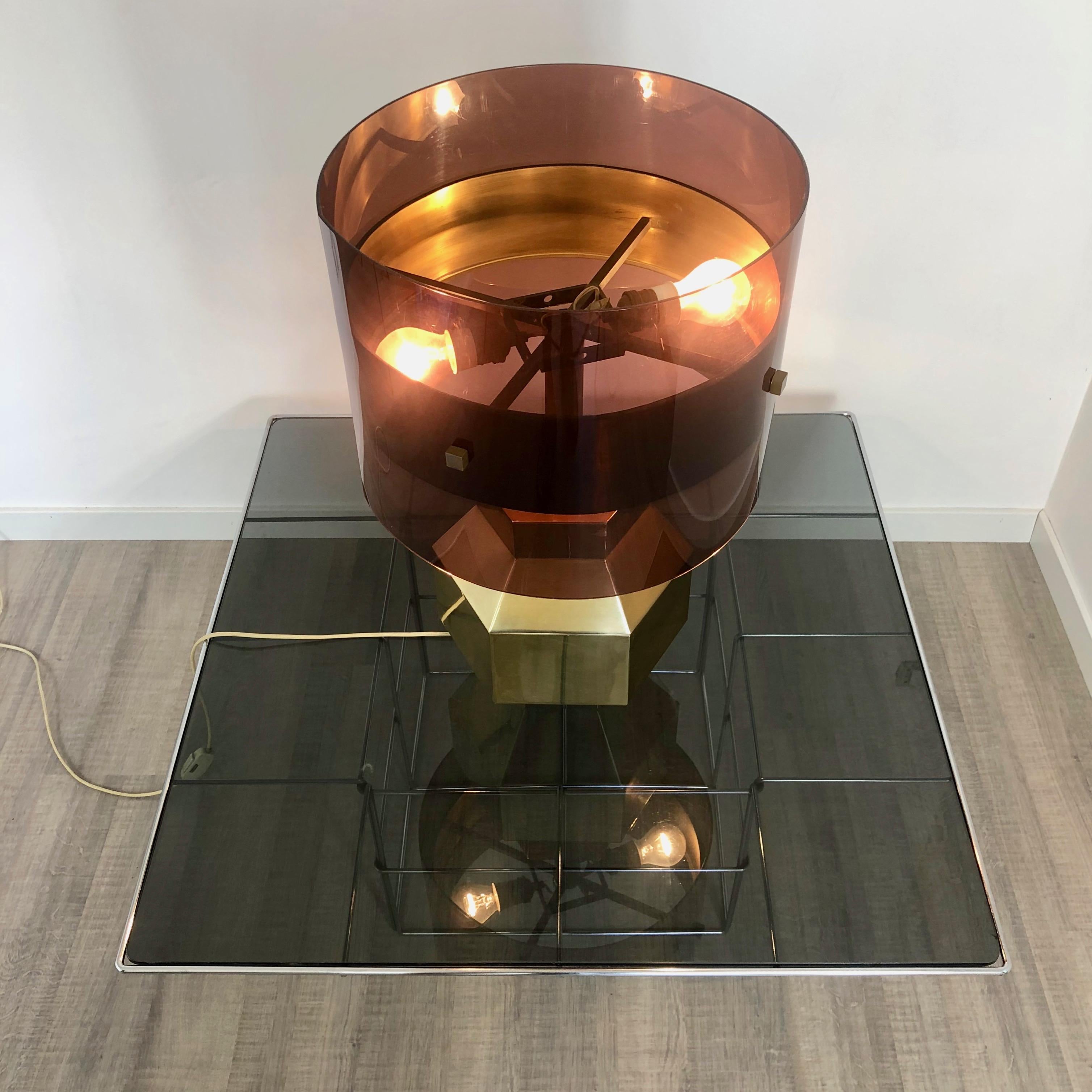 Brass and Lucite Table Lamp Hexagonal Base, 1970s, Italy In Good Condition For Sale In Rome, IT