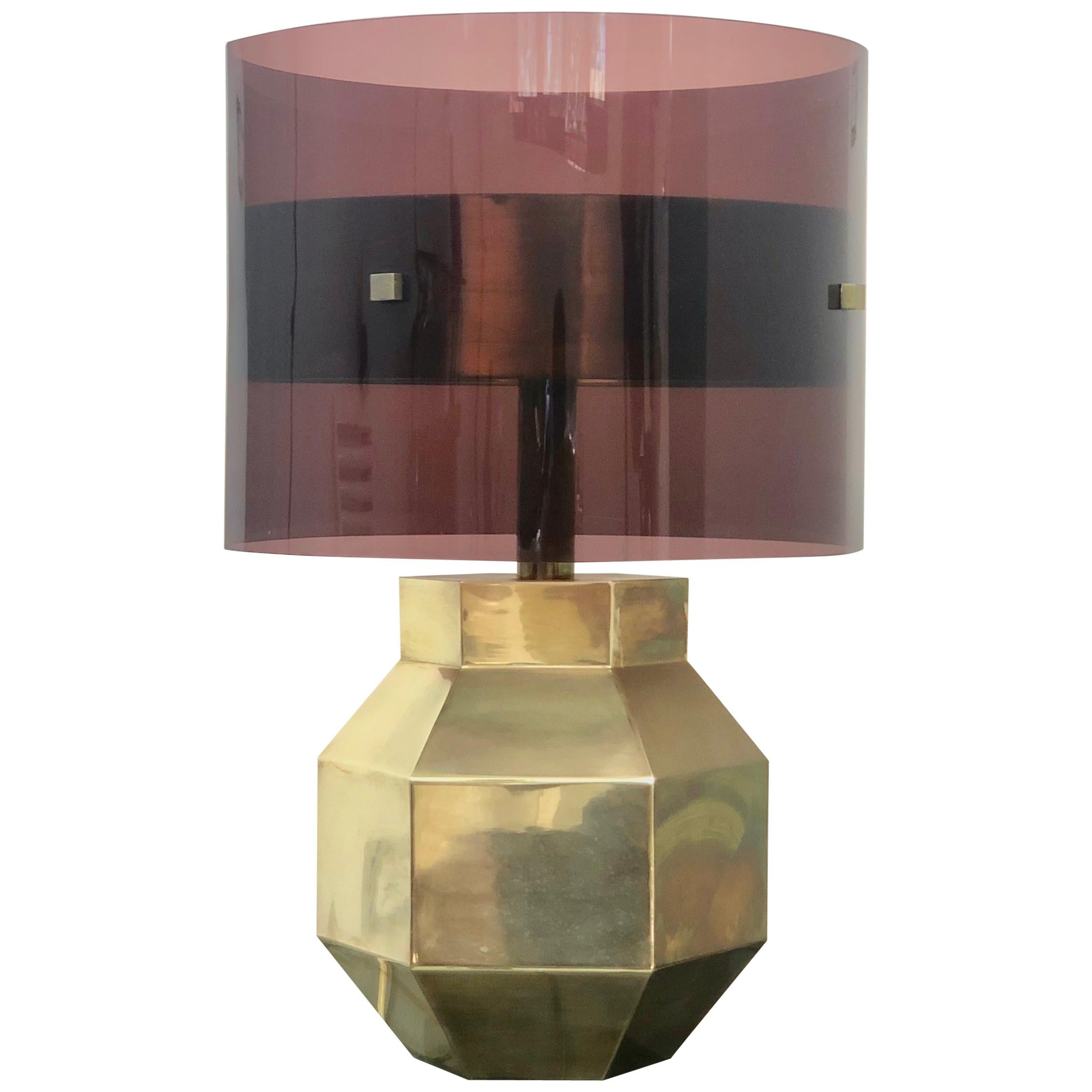 Lampe de bureau en laiton et base hexagonale en lucite, 1970, Italie