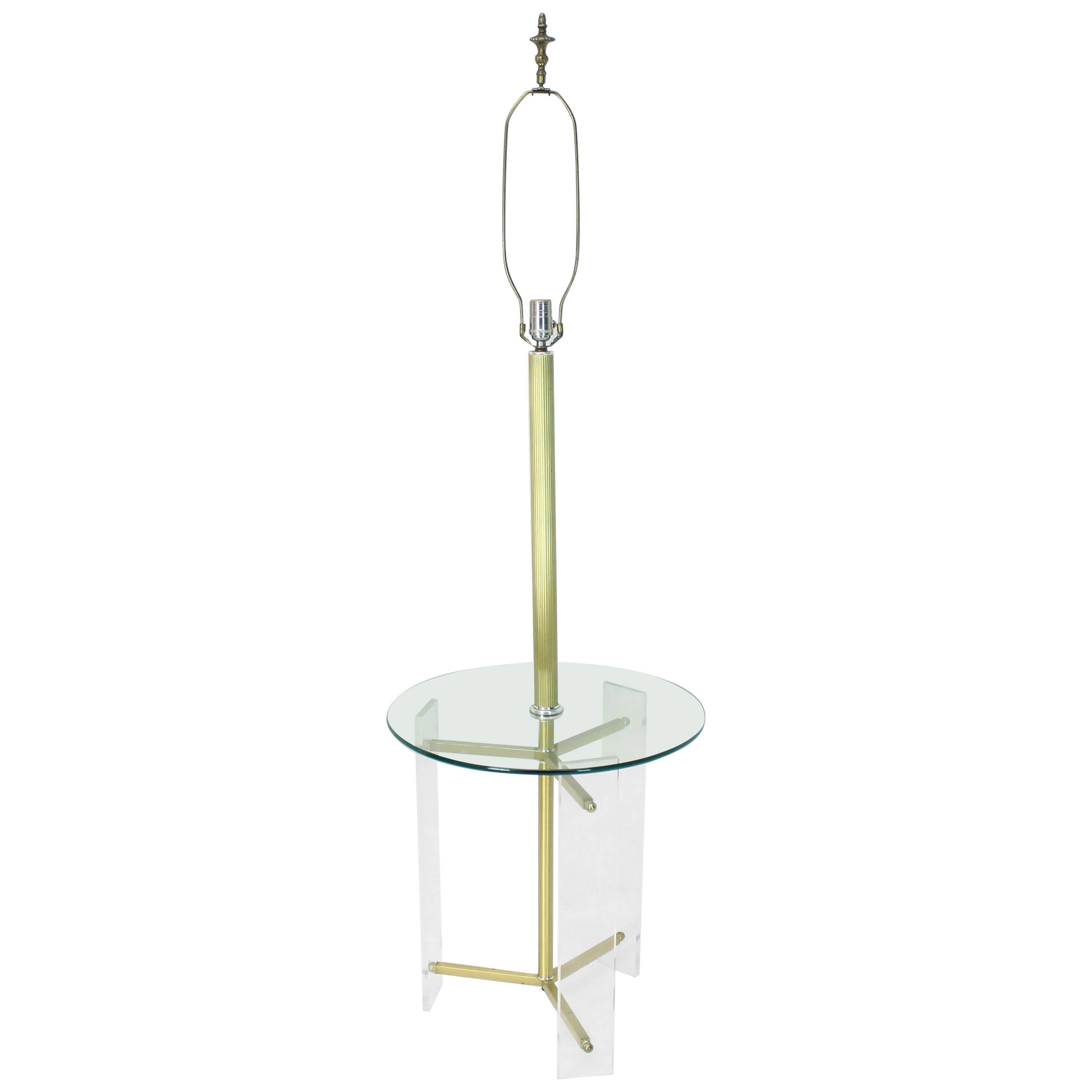 Lampadaire à pieds tripodes en laiton et Lucite et table d'appoint en verre
