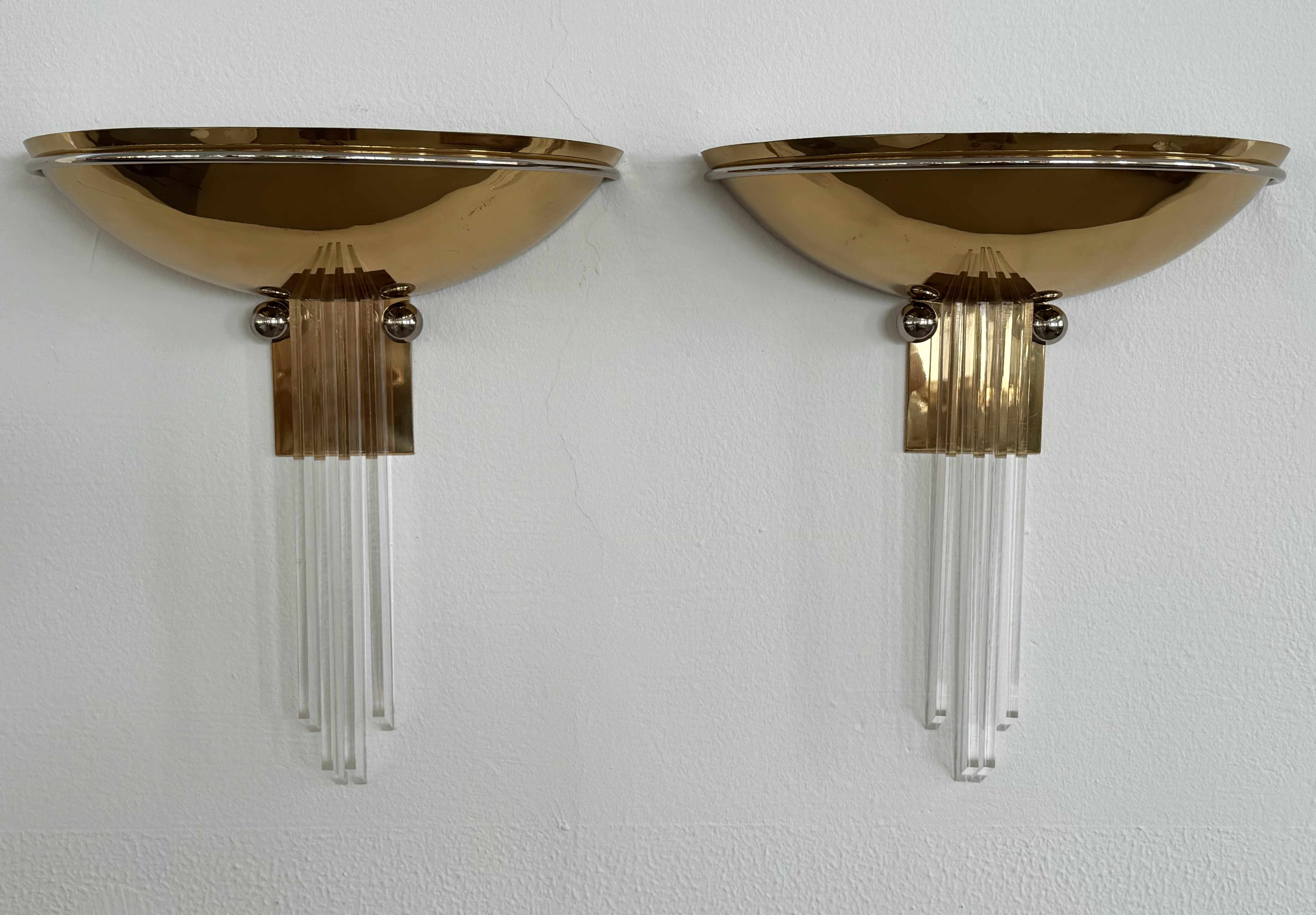 Applique in ottone e lucite di Vereinigte Werkstätten, anni '60 in vendita 3
