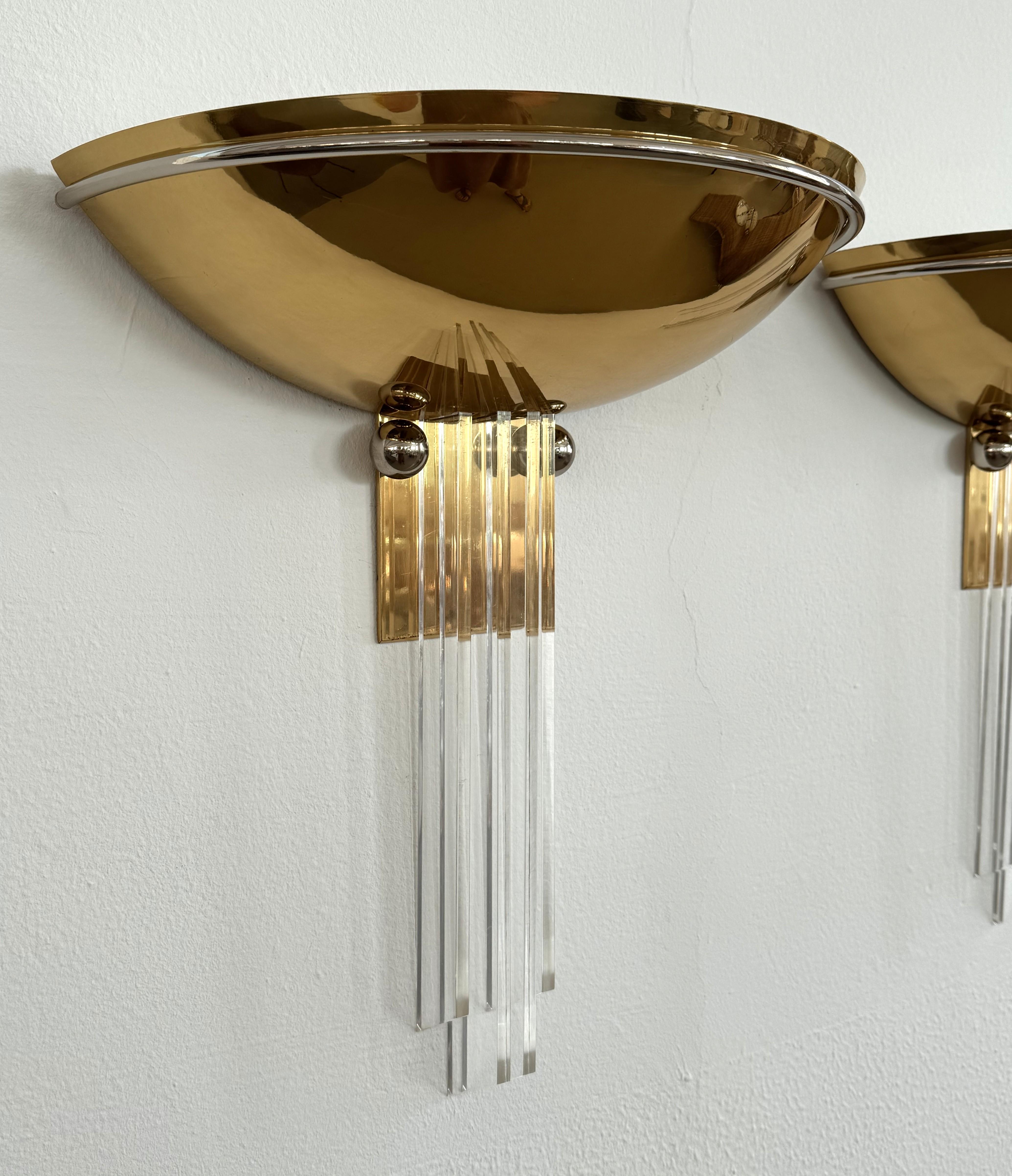 Applique in ottone e lucite di Vereinigte Werkstätten, anni '60 In condizioni buone in vendita a Morazzone, Varese