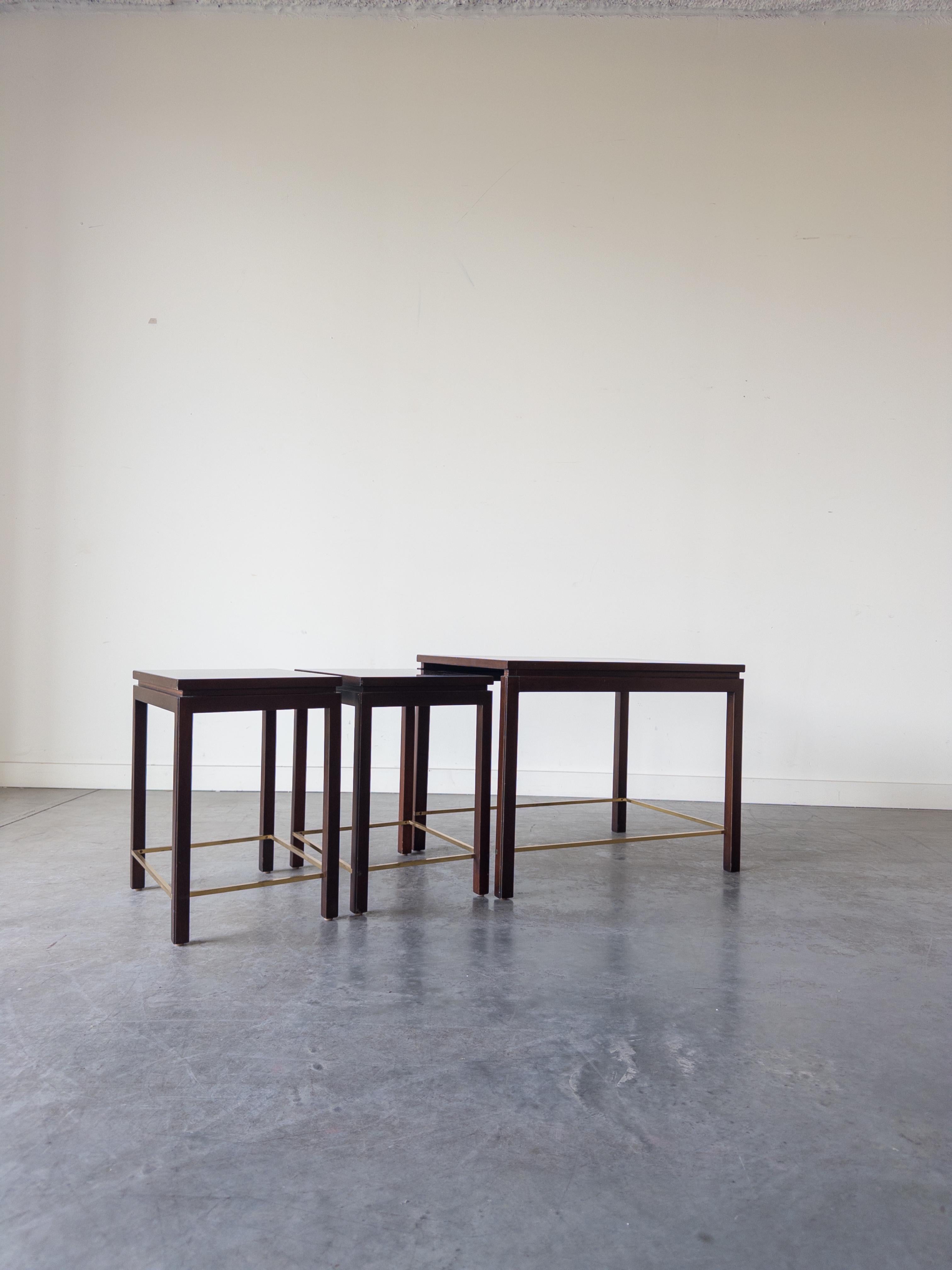 Ensemble de tables gigognes en laiton et acajou par Edward Wormley pour Dunbar Bon état - En vente à New York, NY