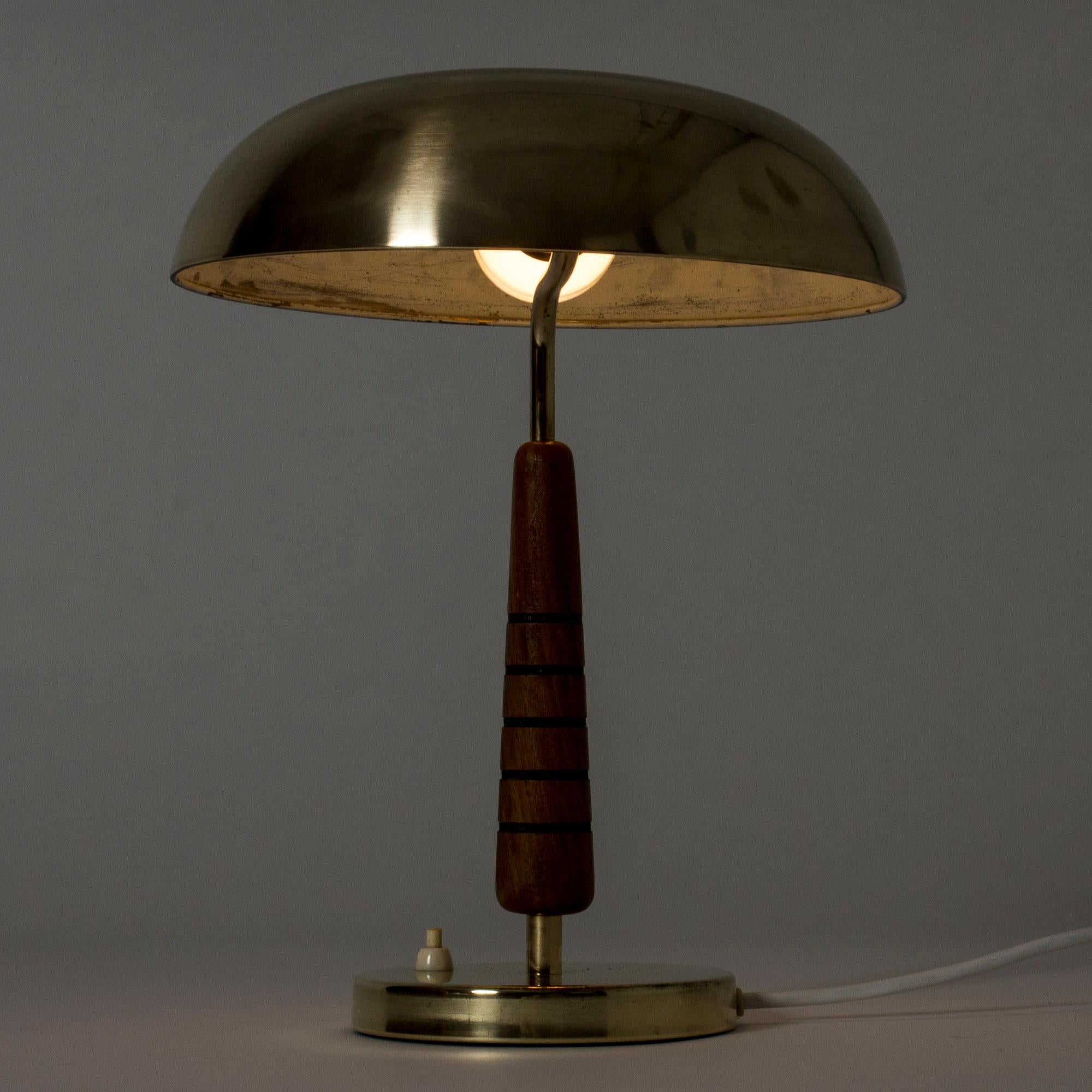 Elegant table lamp from Boréns. Softly curved brass shade with a perforated pattern on top, mahogany handle with embossed stripes.

The shade diameter is 28.5 cm and the base diameter is 15 cm.