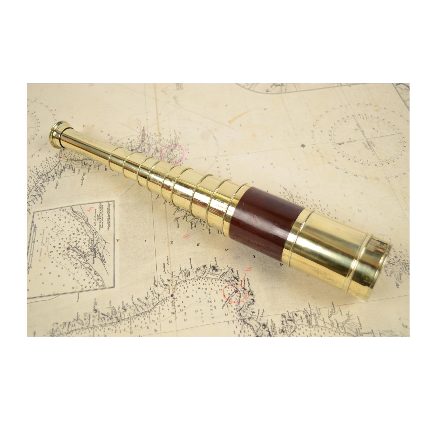 French Brass and Mahogany Telescope with Nine Extensions, France, Mid-1800s