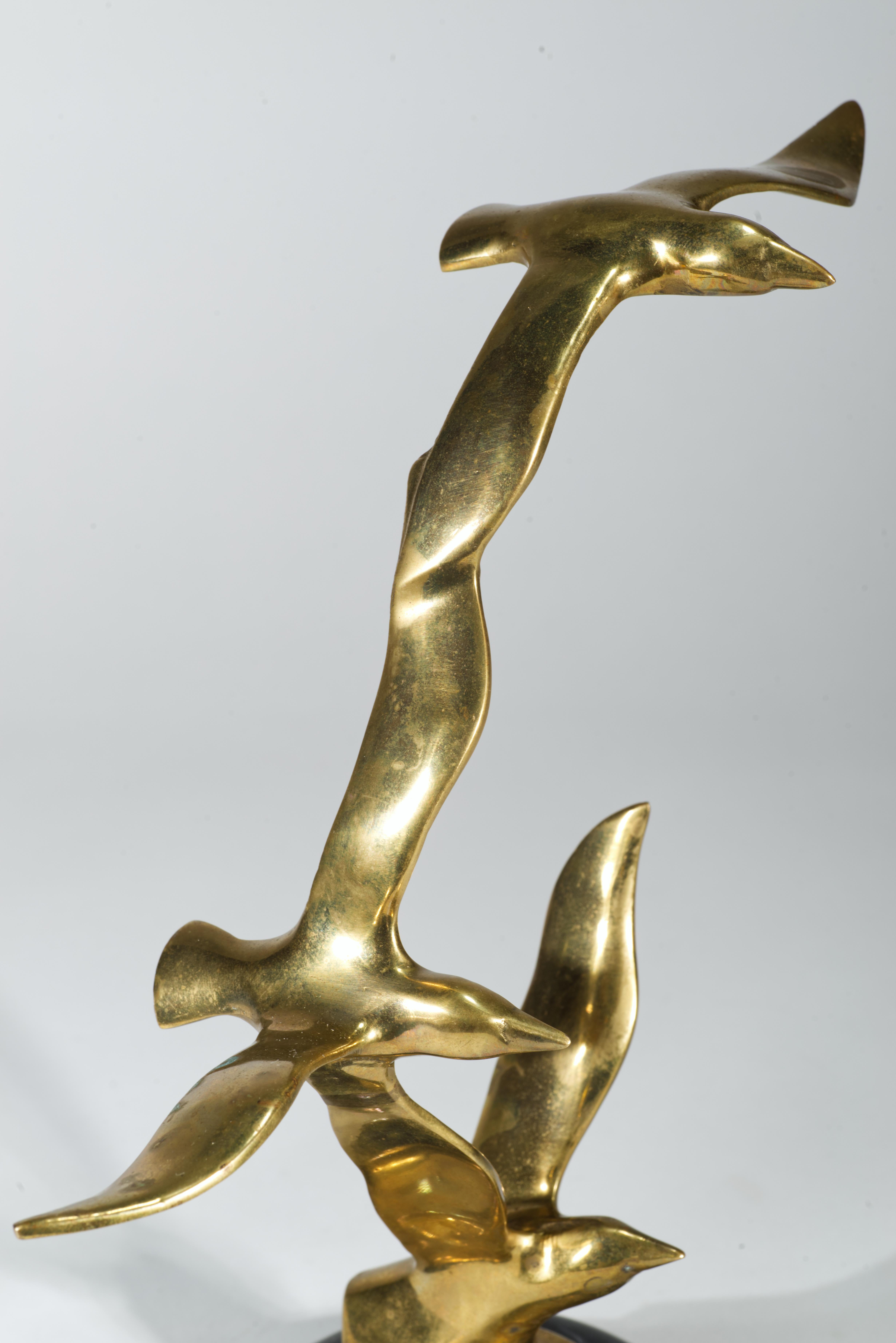 XX secolo Scultura di gabbiani in volo in ottone e marmo nello stile di Curtis Jere in vendita