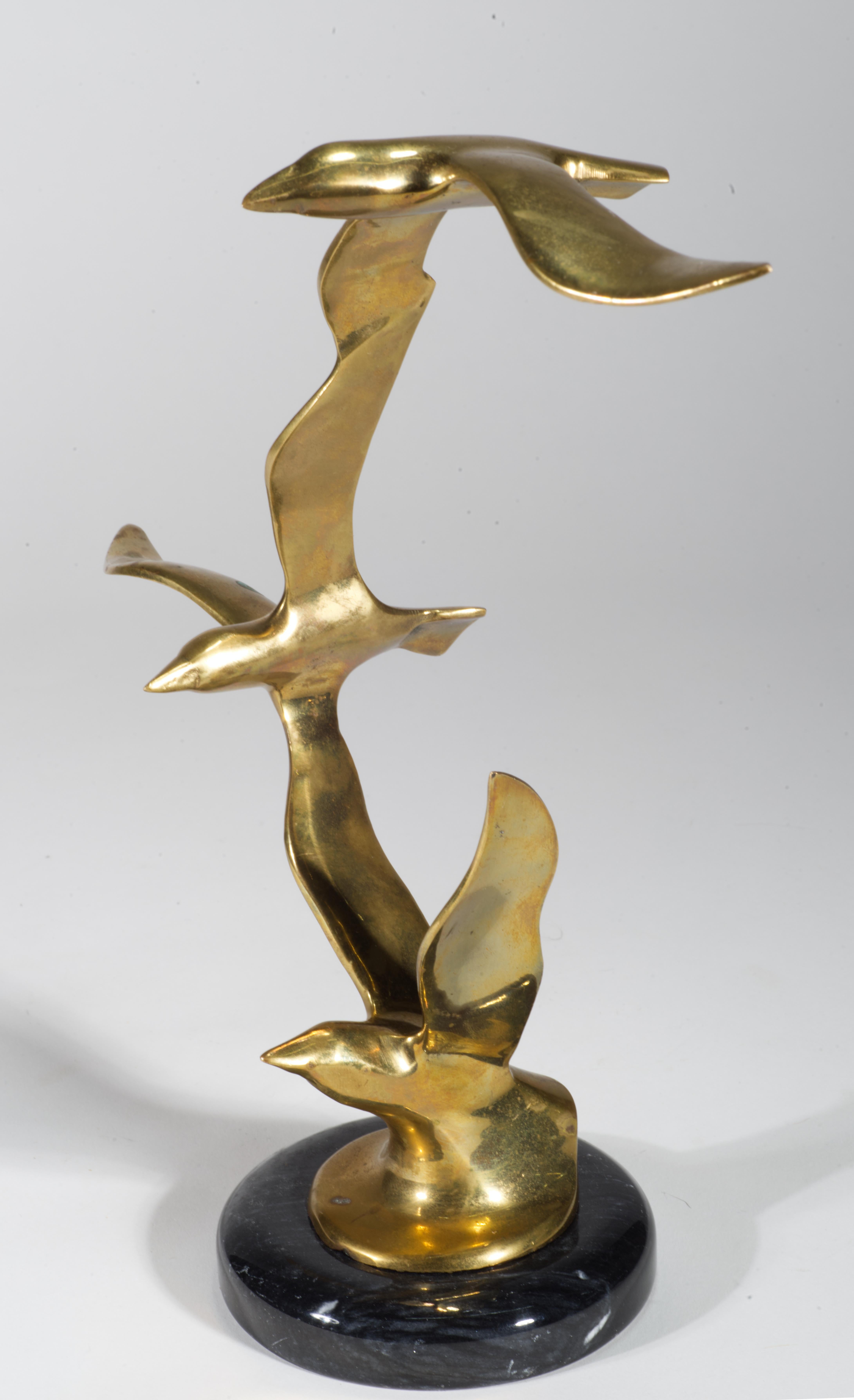 Scultura di gabbiani in volo in ottone e marmo nello stile di Curtis Jere in vendita 1