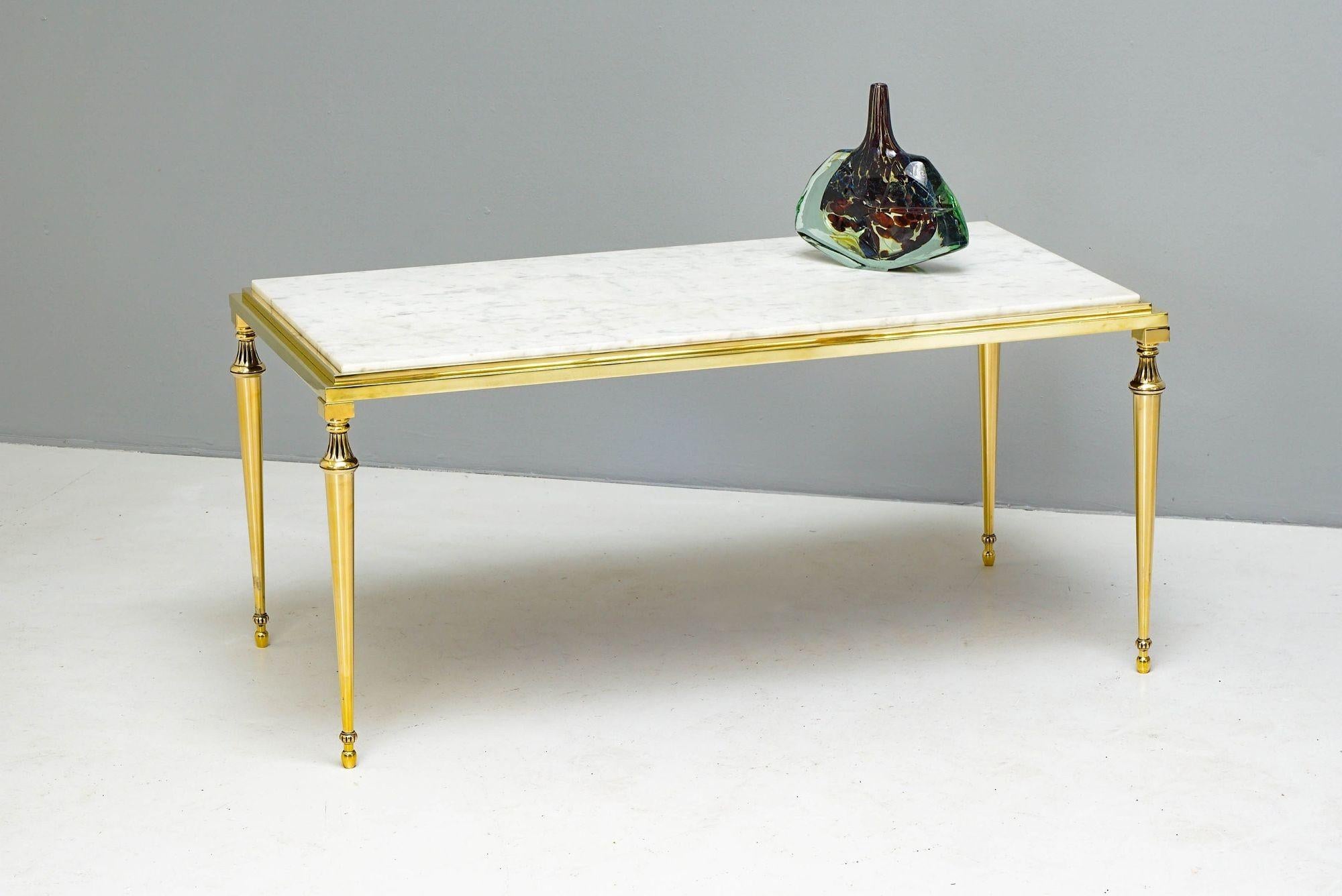 Table basse en laiton et marbre Bon état - En vente à London, England