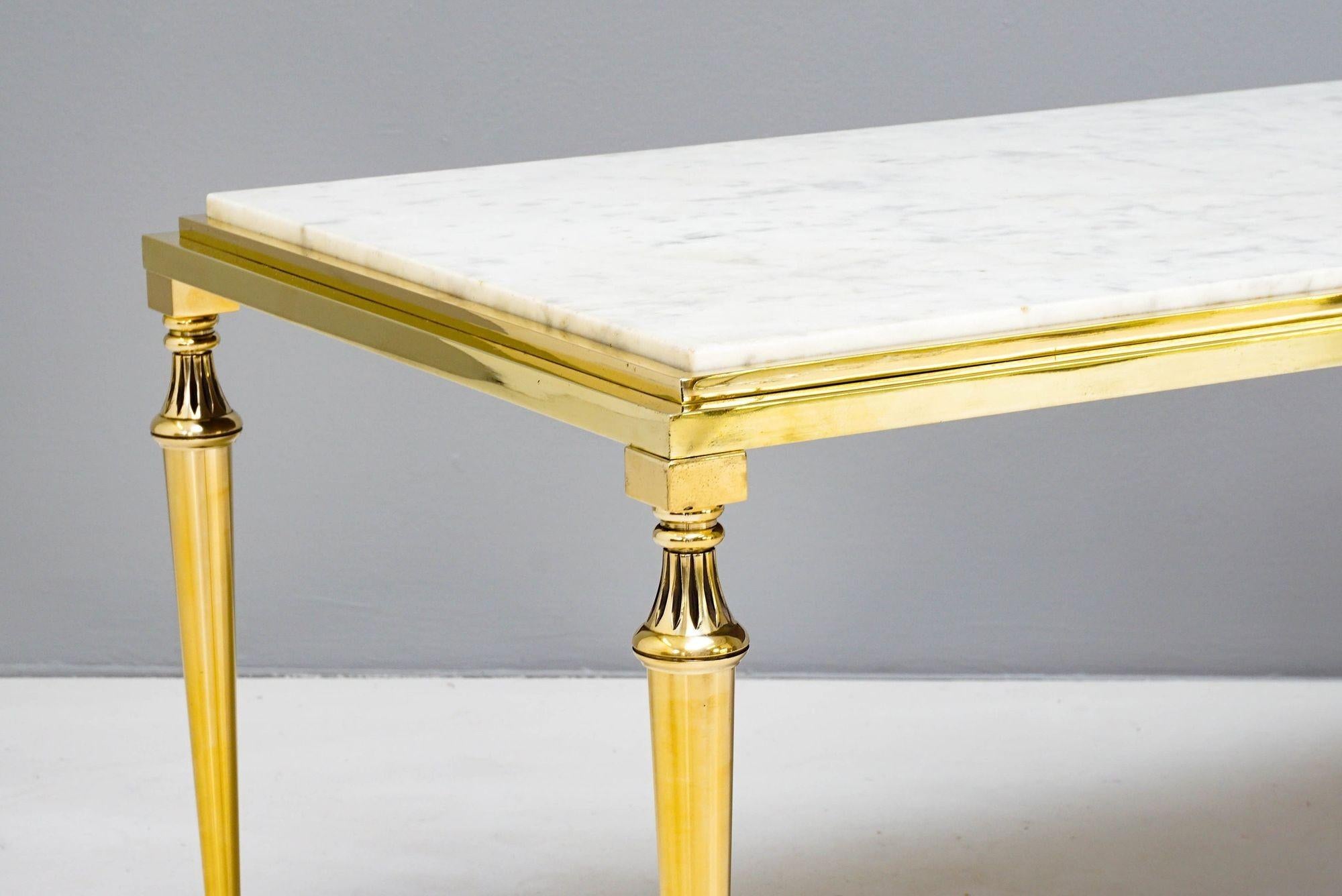Laiton Table basse en laiton et marbre en vente