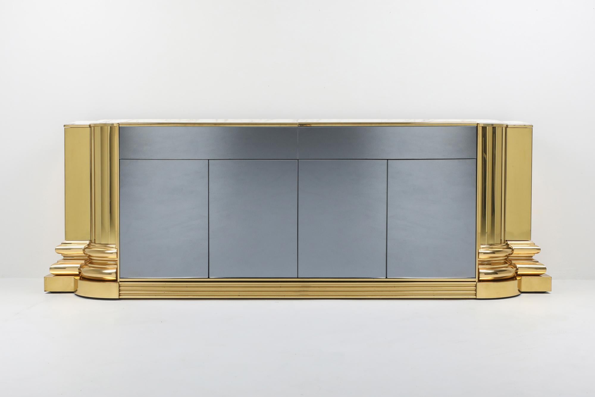 Brass and Marble Credenza by Sandro Petti for l'angelometallarte In Good Condition In Antwerp, BE