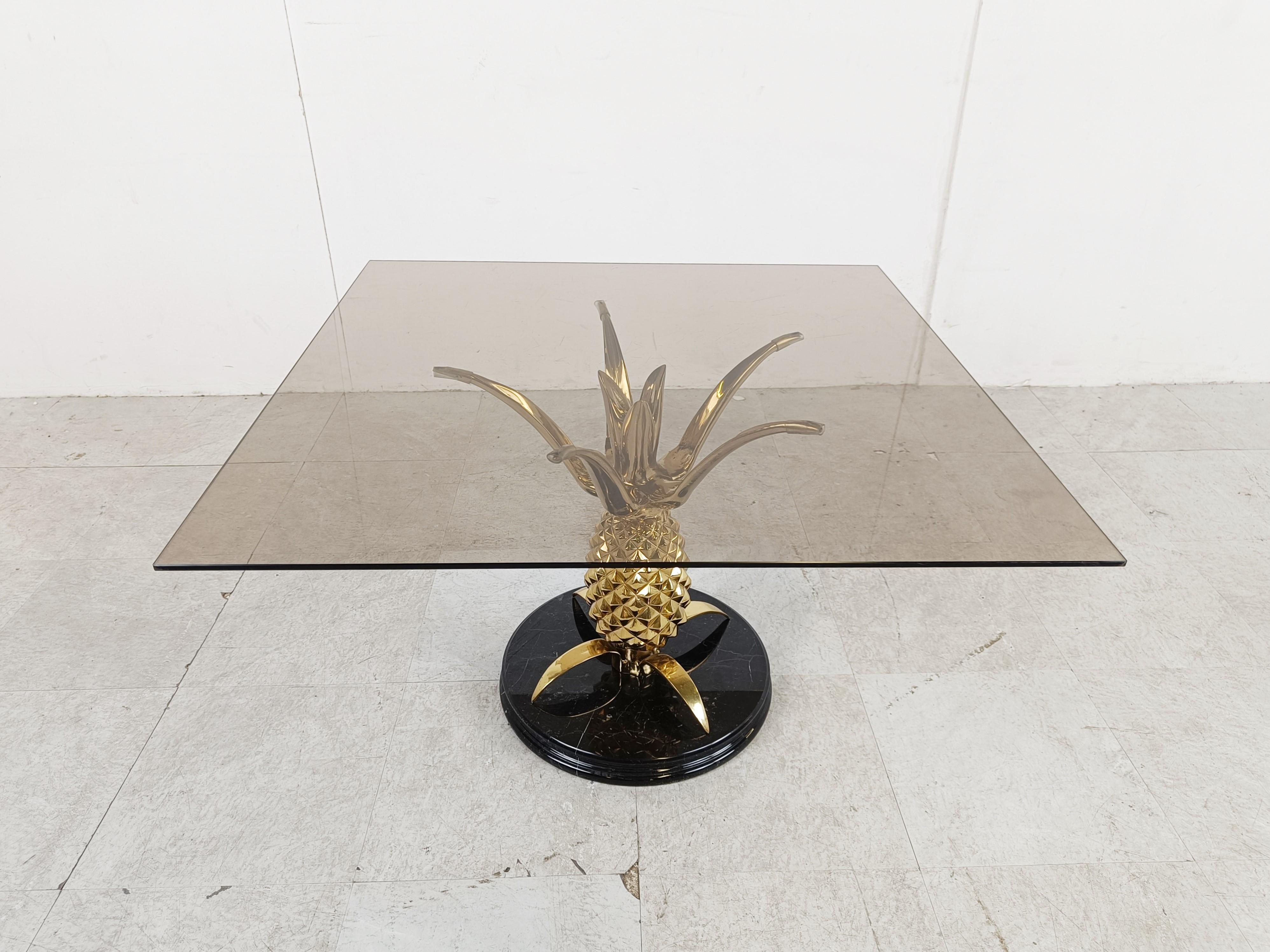 Hollywood Regency Brass and marble pineapple coffee table, 1970s For Sale