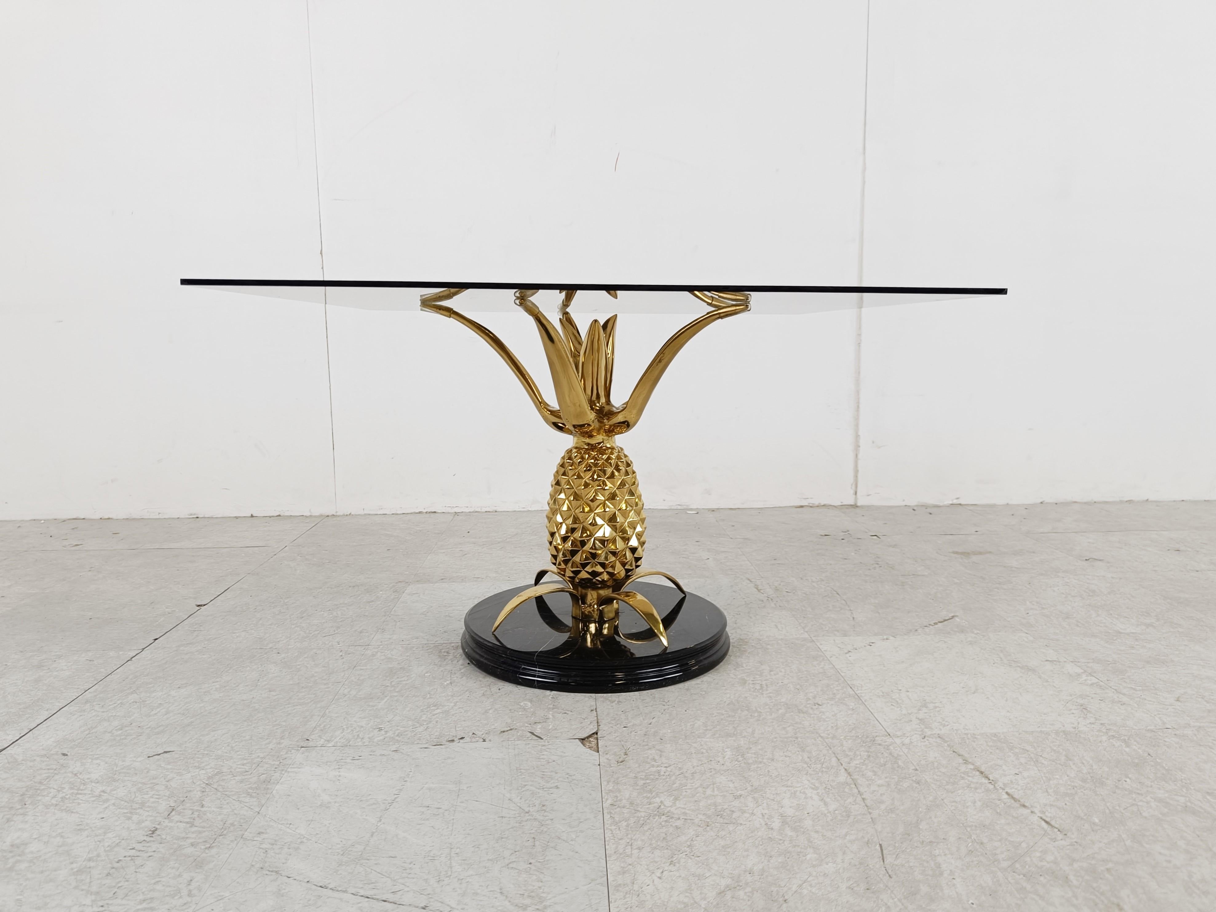 Brass and marble pineapple coffee table, 1970s In Excellent Condition For Sale In HEVERLEE, BE