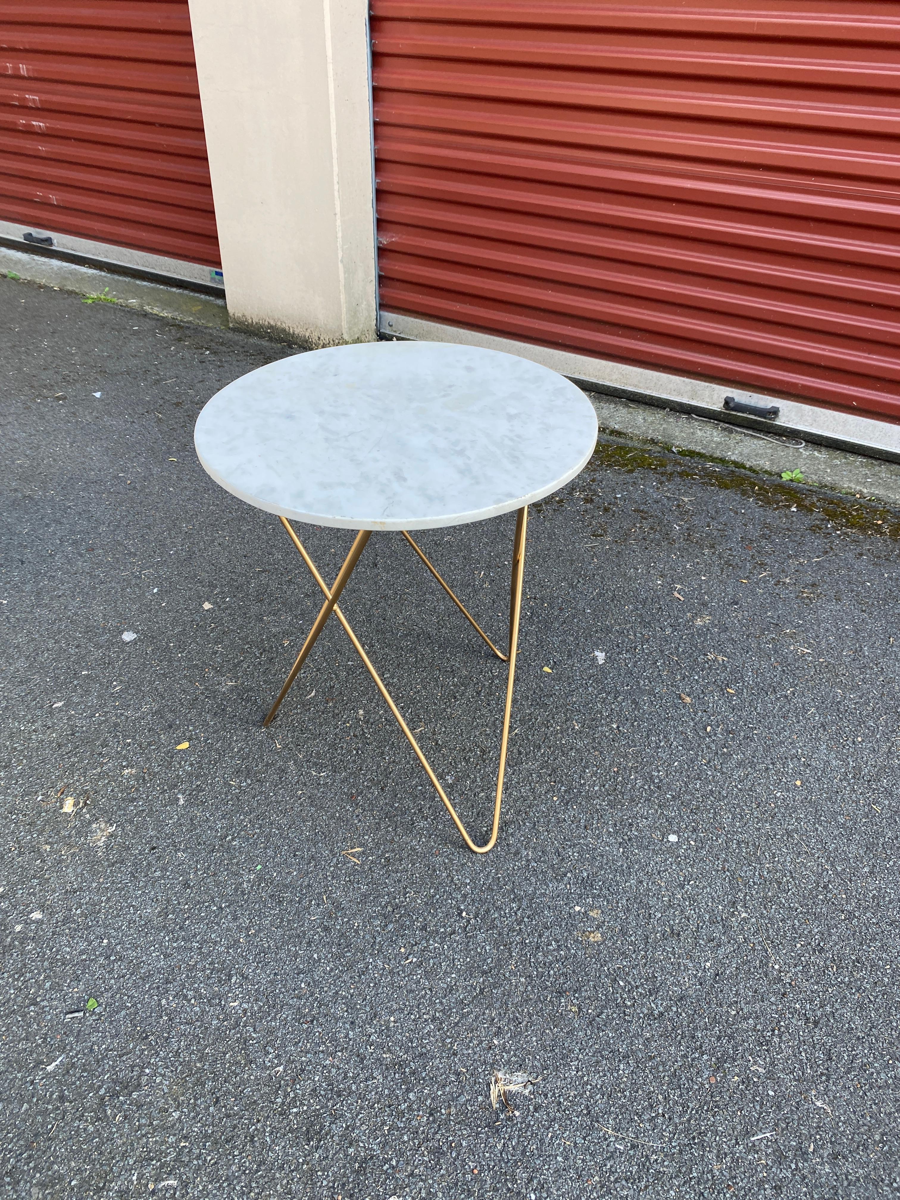 Table d'appoint en laiton et marbre circa 1980 en vente 5