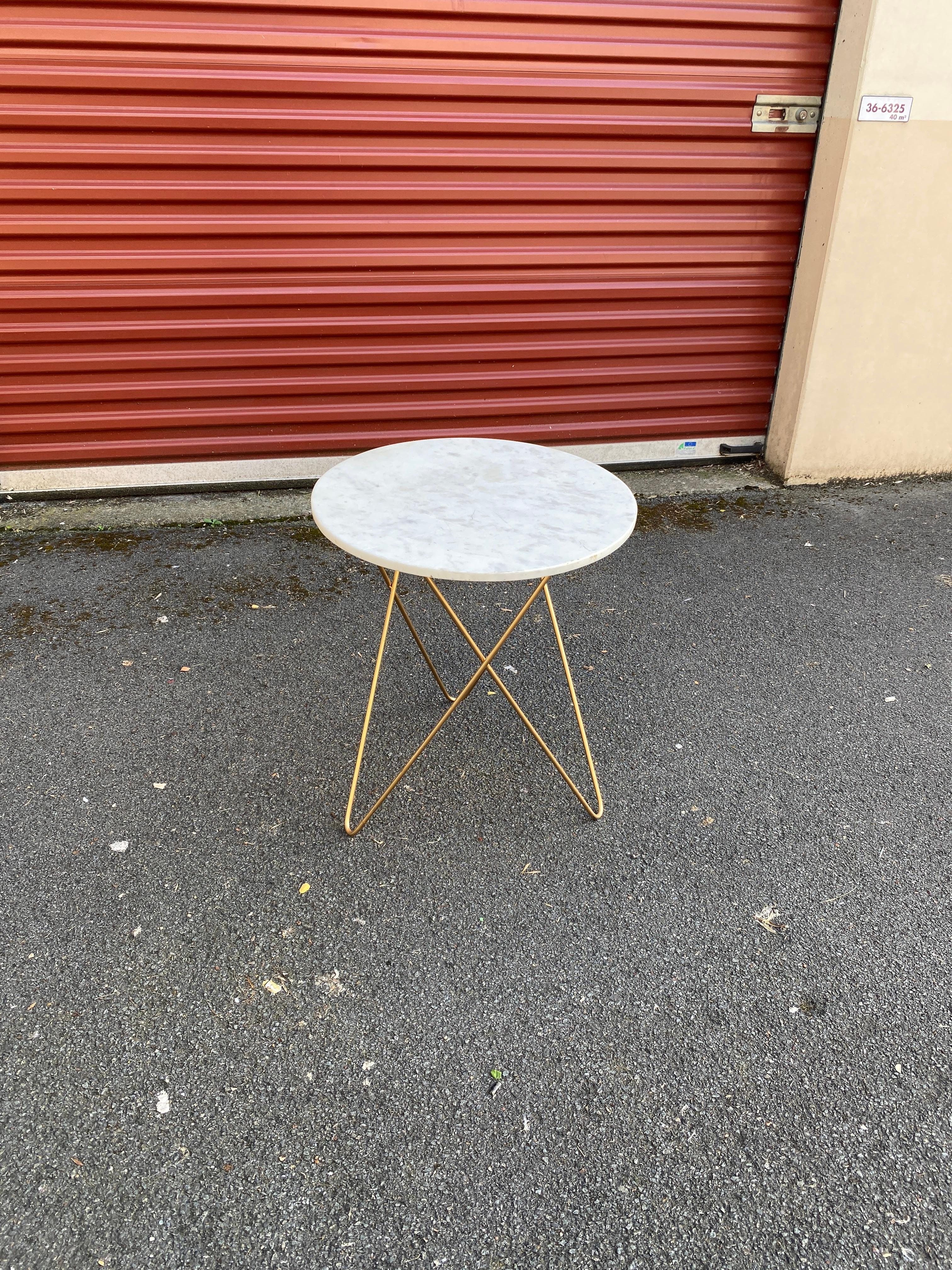 Table d'appoint en laiton et marbre circa 1980 en vente 2