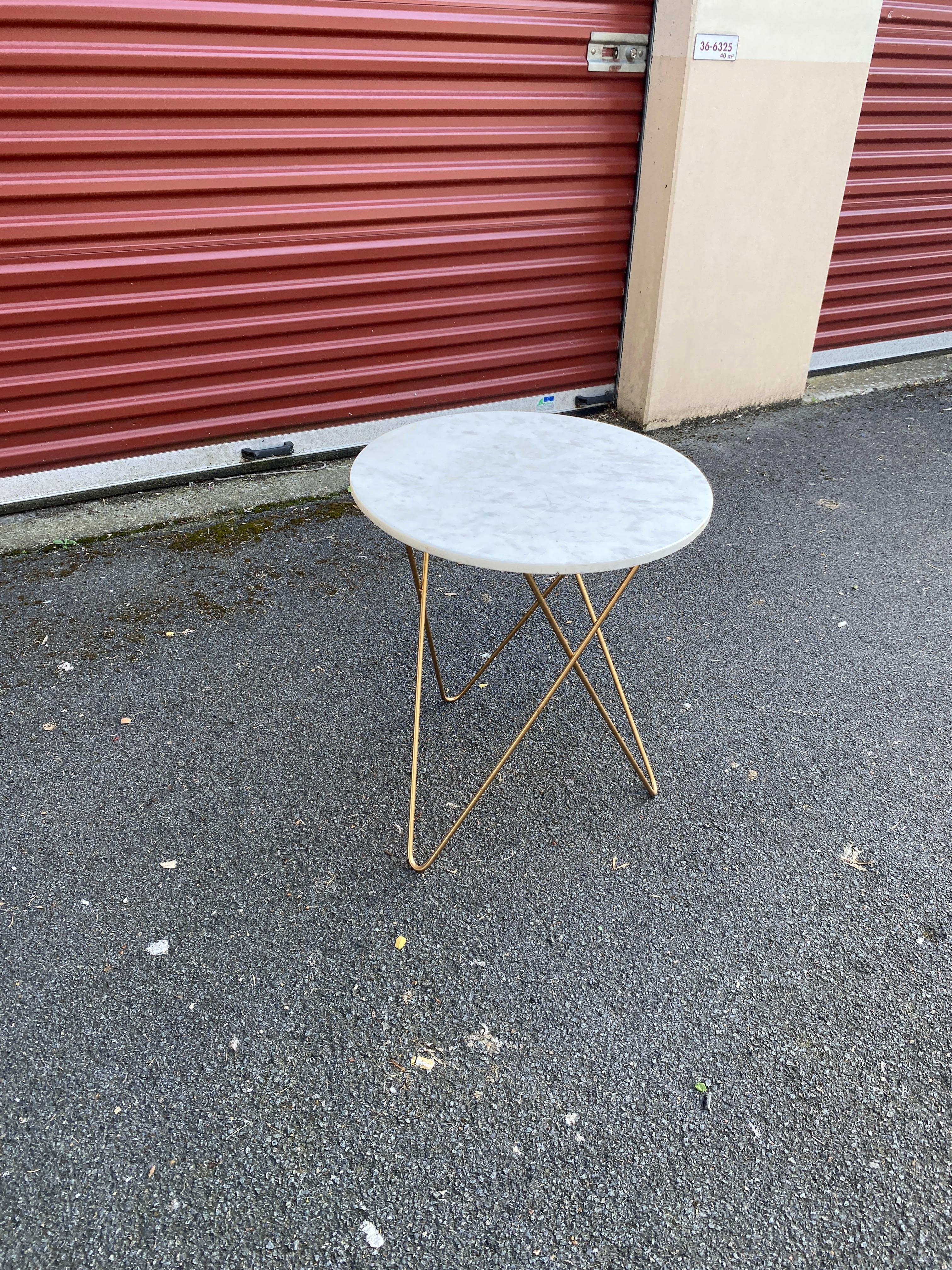 Table d'appoint en laiton et marbre circa 1980 en vente 3