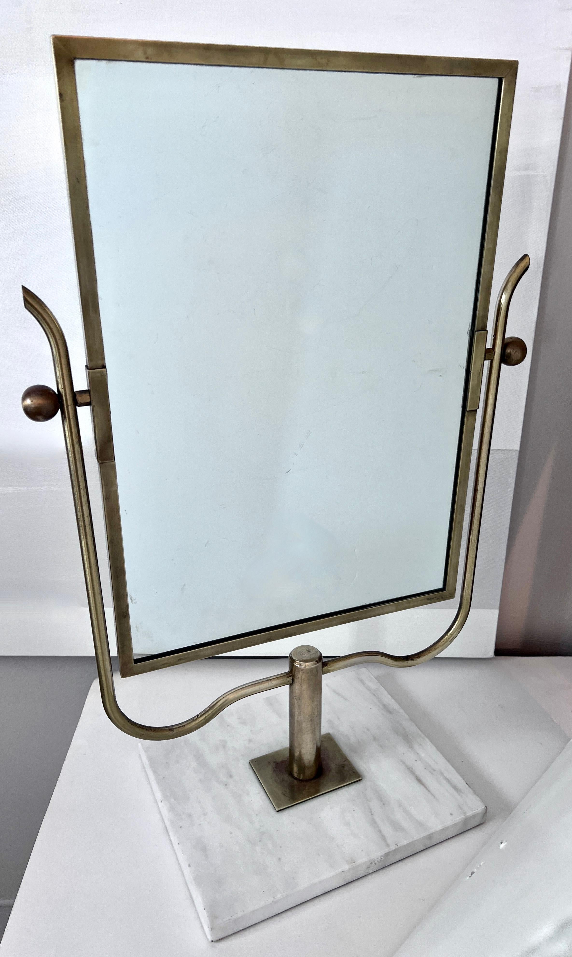 Miroir de coiffeuse ou de table en laiton et marbre dans le style de  Charles Hollis Jones en vente 2