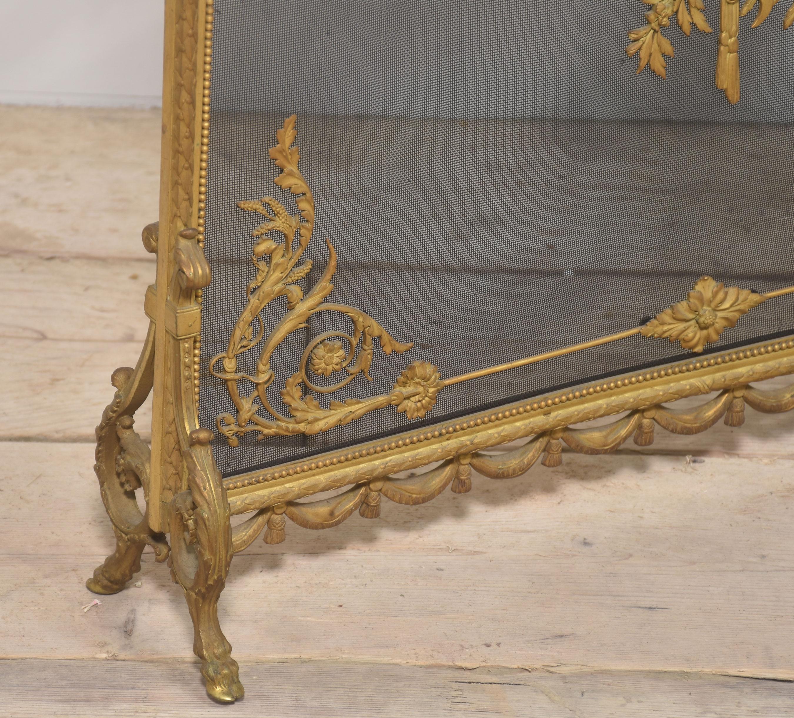 Brass and mesh French fire screen In Good Condition In Cheshire, GB