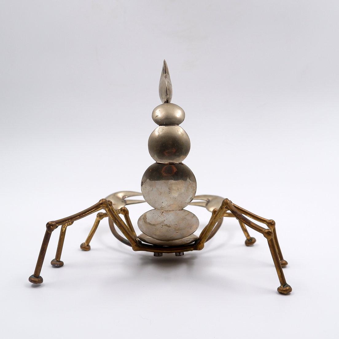 Scorpione in ottone e metallo - anni '70
scultura animale - Decorazione Vintage
Misure: 22x20cm h:18,5cm 
Materiali : Ottone - Metallo 
