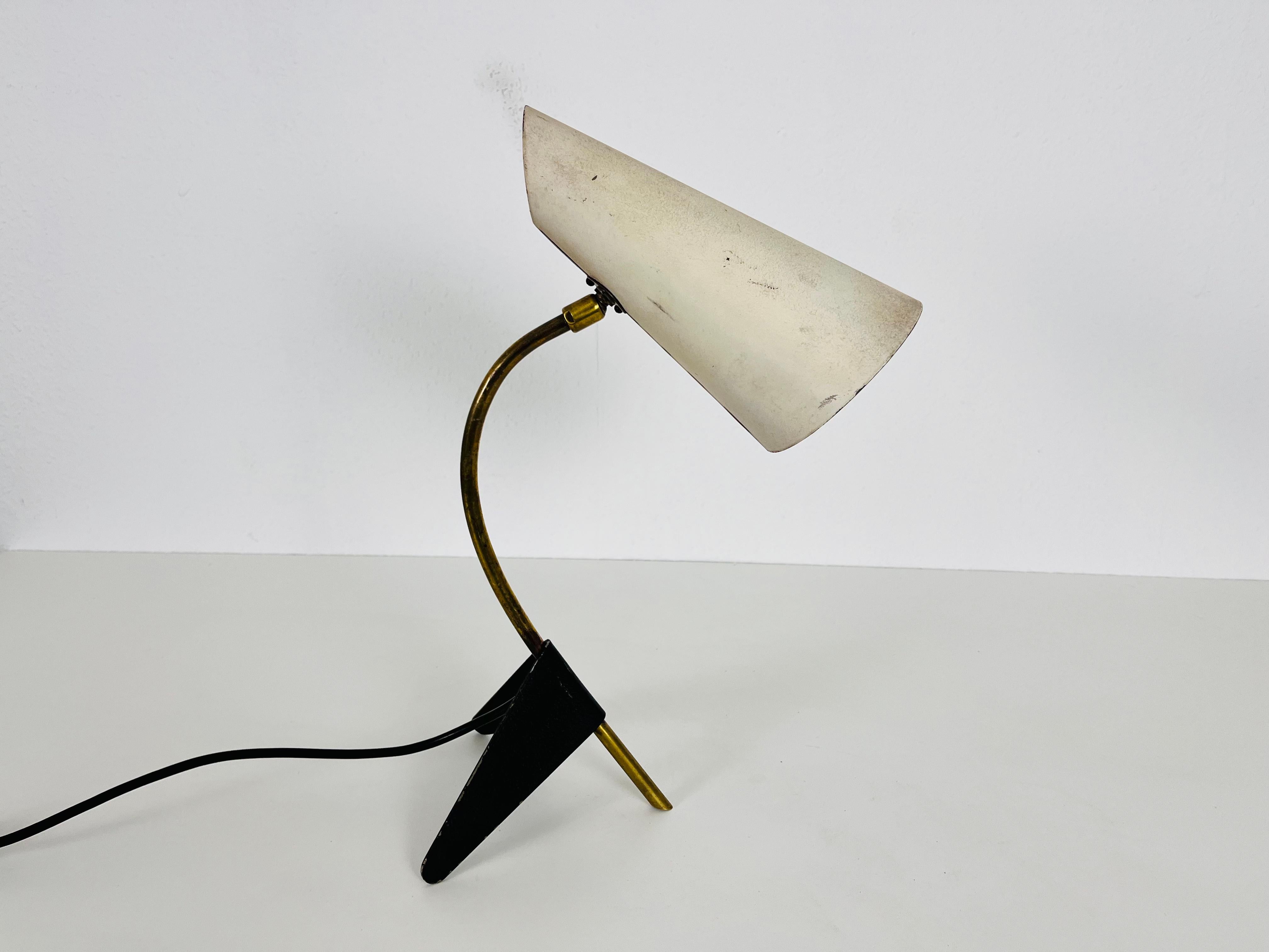Allemand Lampe de table en laiton et métal par Louis Kalff, années 1950 en vente