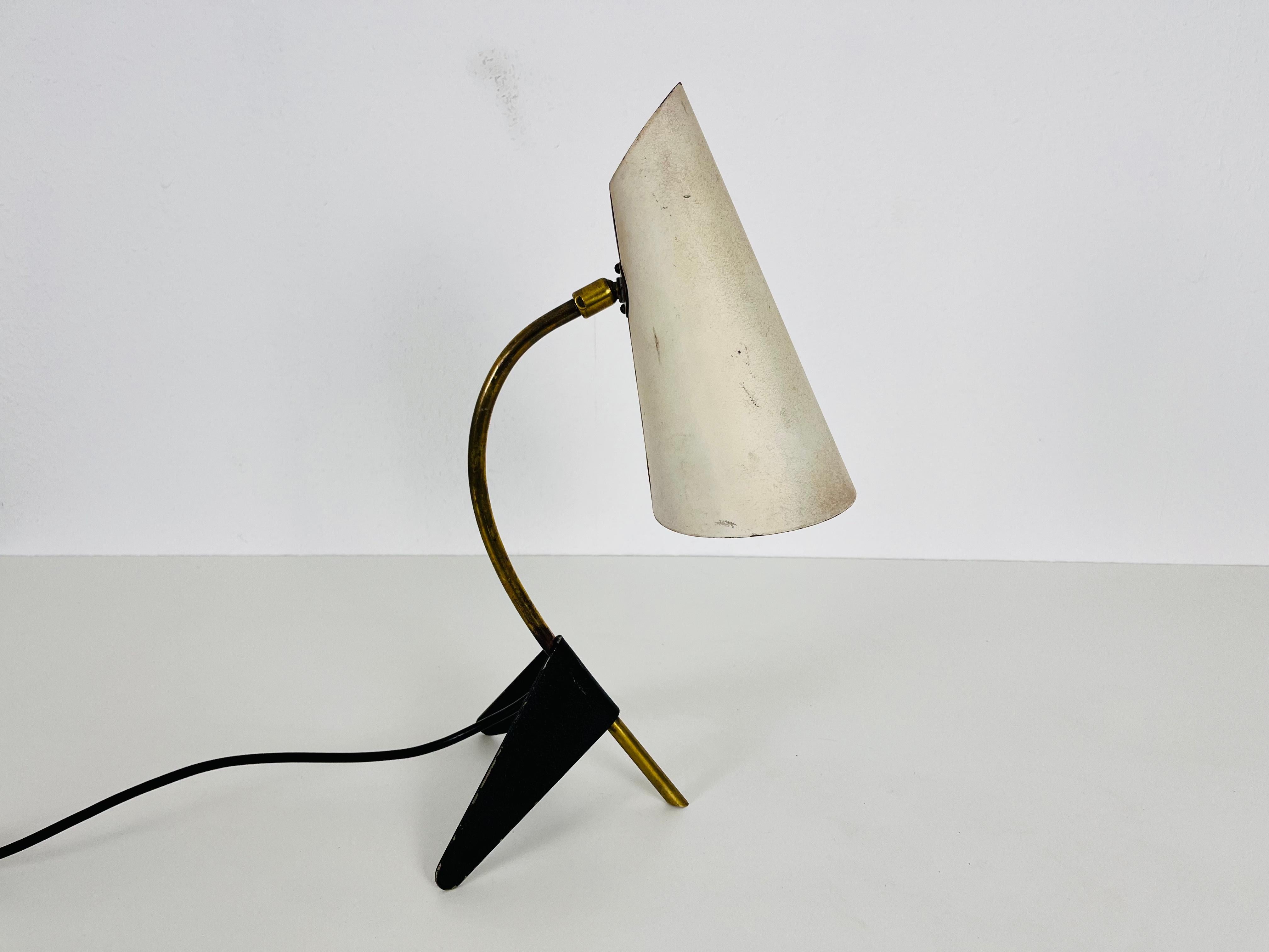 Brass and Metal Table Lamp by Louis Kalff, 1950s In Good Condition For Sale In Hagenbach, DE