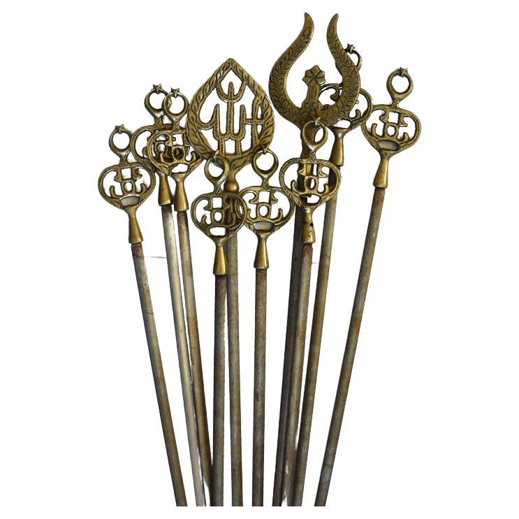 A great set of Mid-Century Modern brass and metal meat or vegetable skewers. With a stylized brass top, this set of skewers will be fabulous at any table. 

Dimensions:
Short Skewers: (8)
15.25