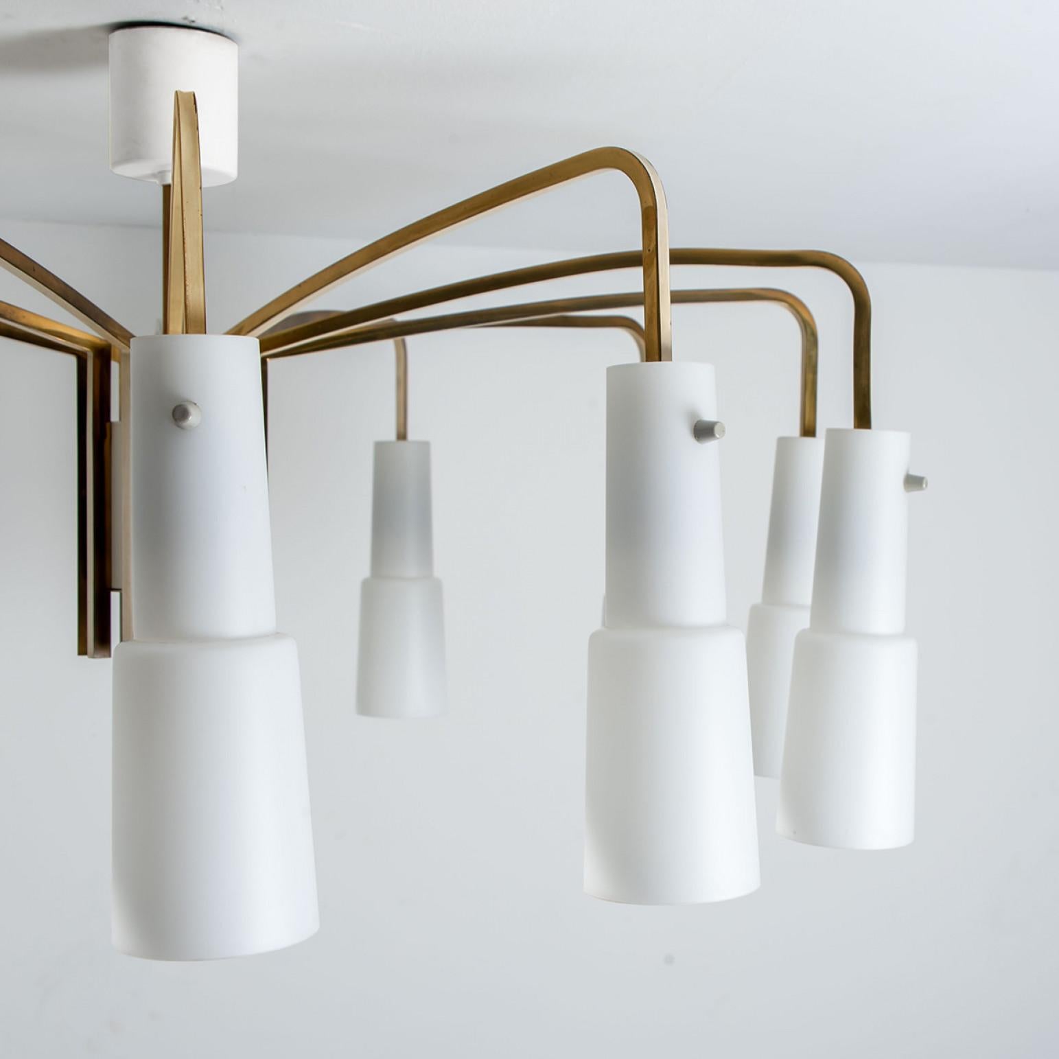 Einbaubeleuchtung aus Messing und Milchglas von Hillebrand, 1960 (Moderne der Mitte des Jahrhunderts) im Angebot