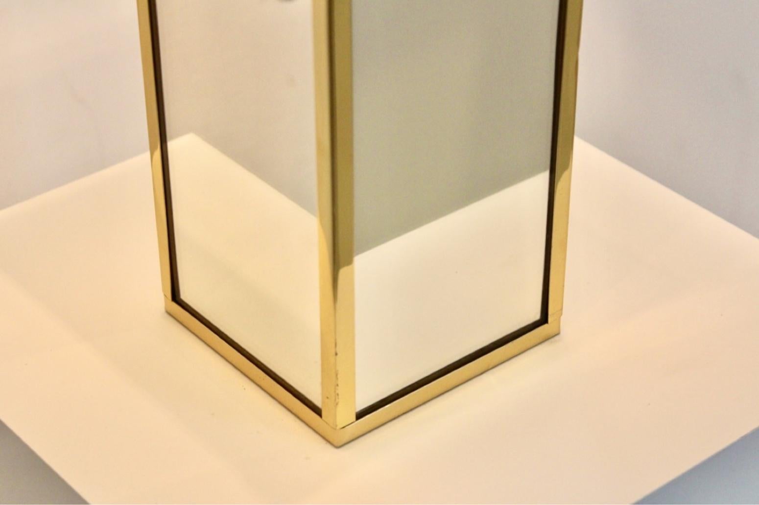 Lampada da tavolo geometrica in ottone e specchio, Belgio, anni '70 in vendita 1