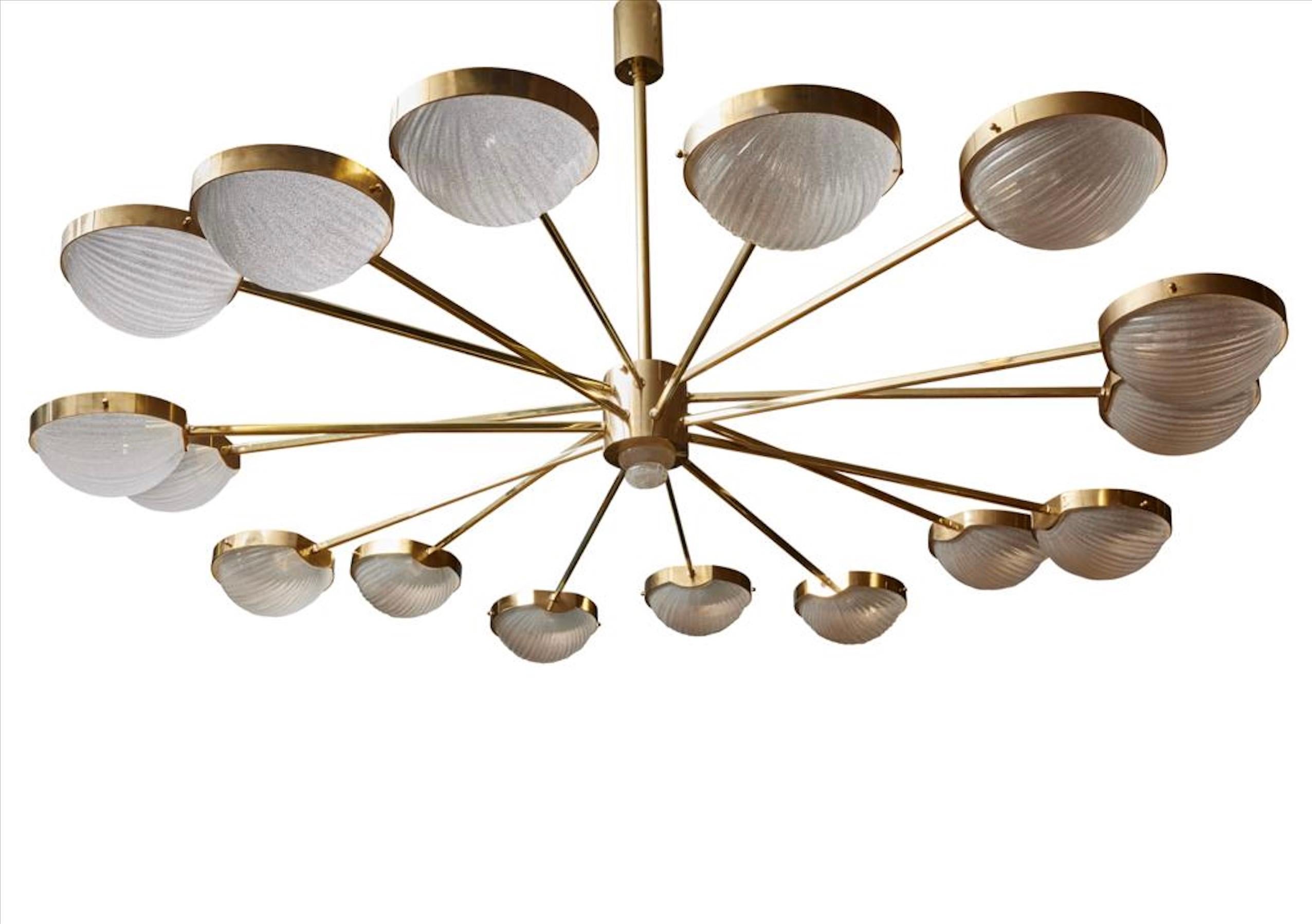 Important chandelier in brass with old pieces of sculpted Murano glass from the 70s.
Creation by Studio Glustin.
Italy, 2023