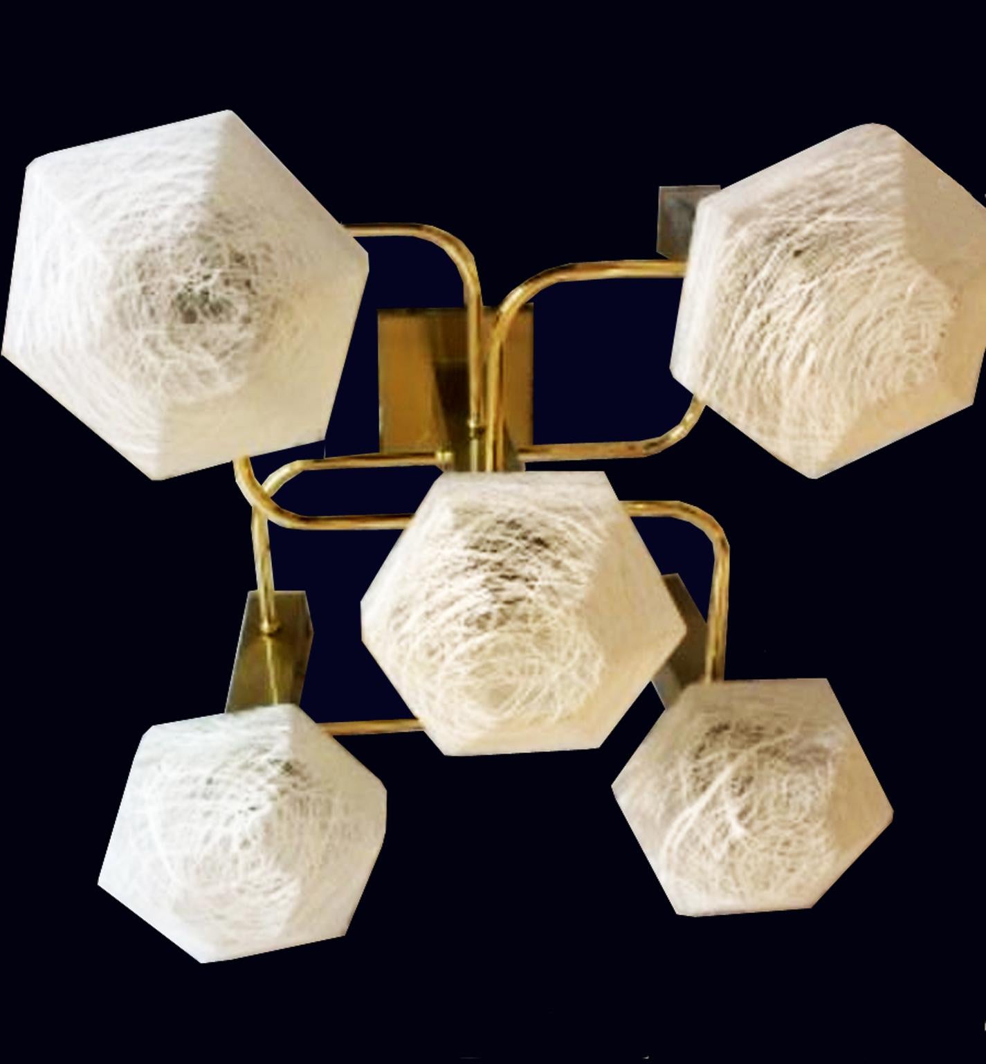 Brass and Murano glass chandelier or ceiling lamp.

This is made in gold brass and Murano glass globes white.

It has 5 lights.

Excellent quality, is in very good condition of conservation. like new

   *For any questions about this product ,send