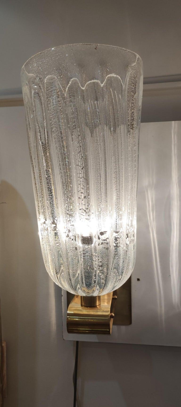 Cristal de Murano, con inclusión de reflejos plateados y latón.
