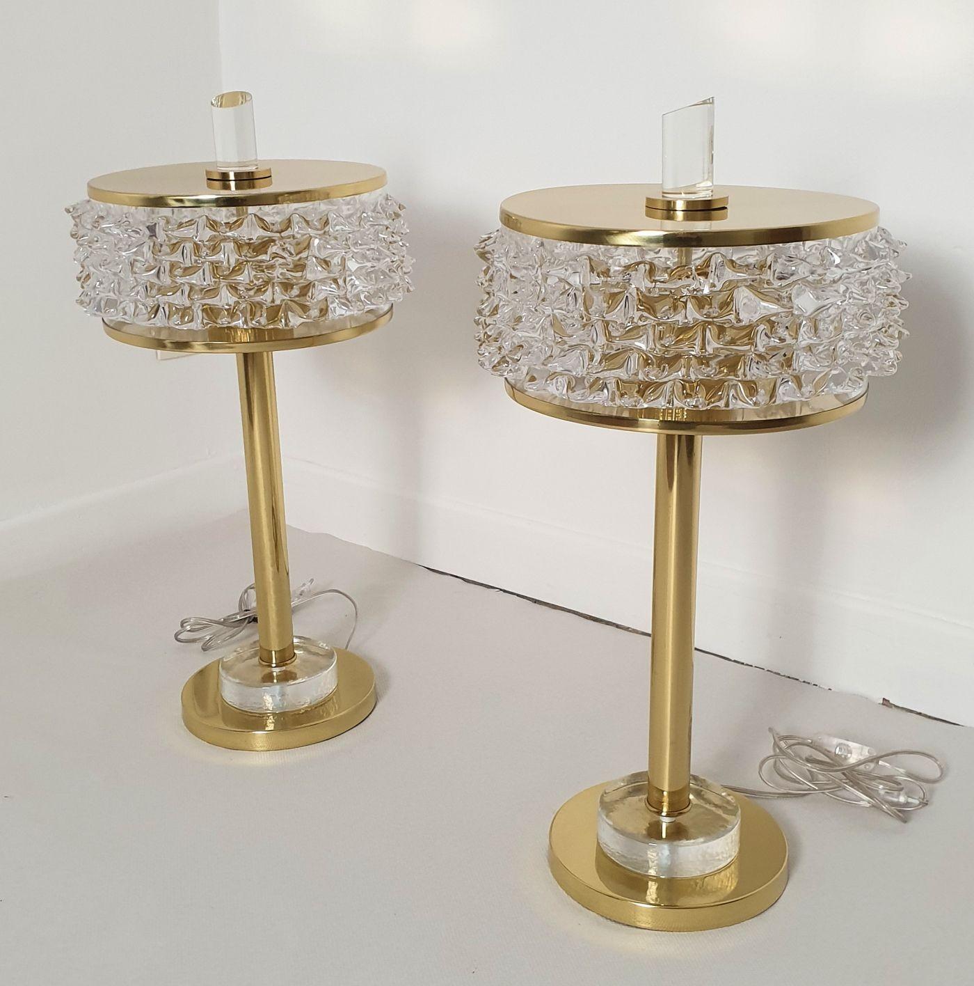 Mid-Century Modern Lampes de table en laiton et verre de Murano Italie - une paire en vente
