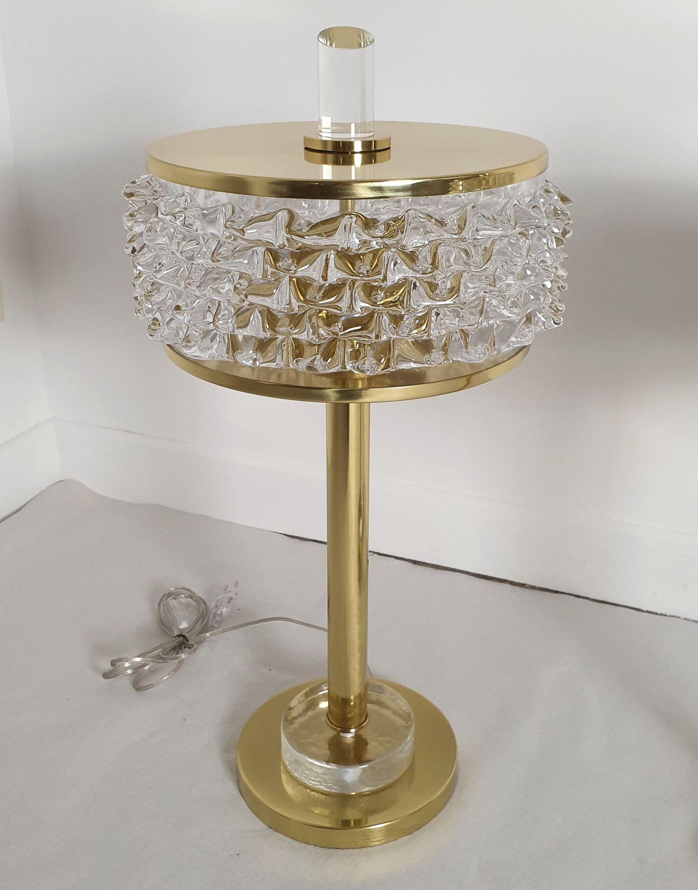 Laiton Lampes de table en laiton et verre de Murano Italie - une paire en vente