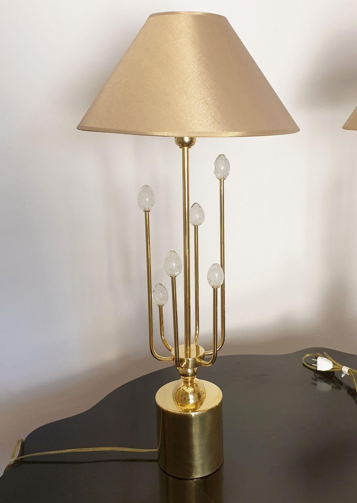 Laiton Lampes de table en laiton et verre de Murano, Italie - une paire en vente