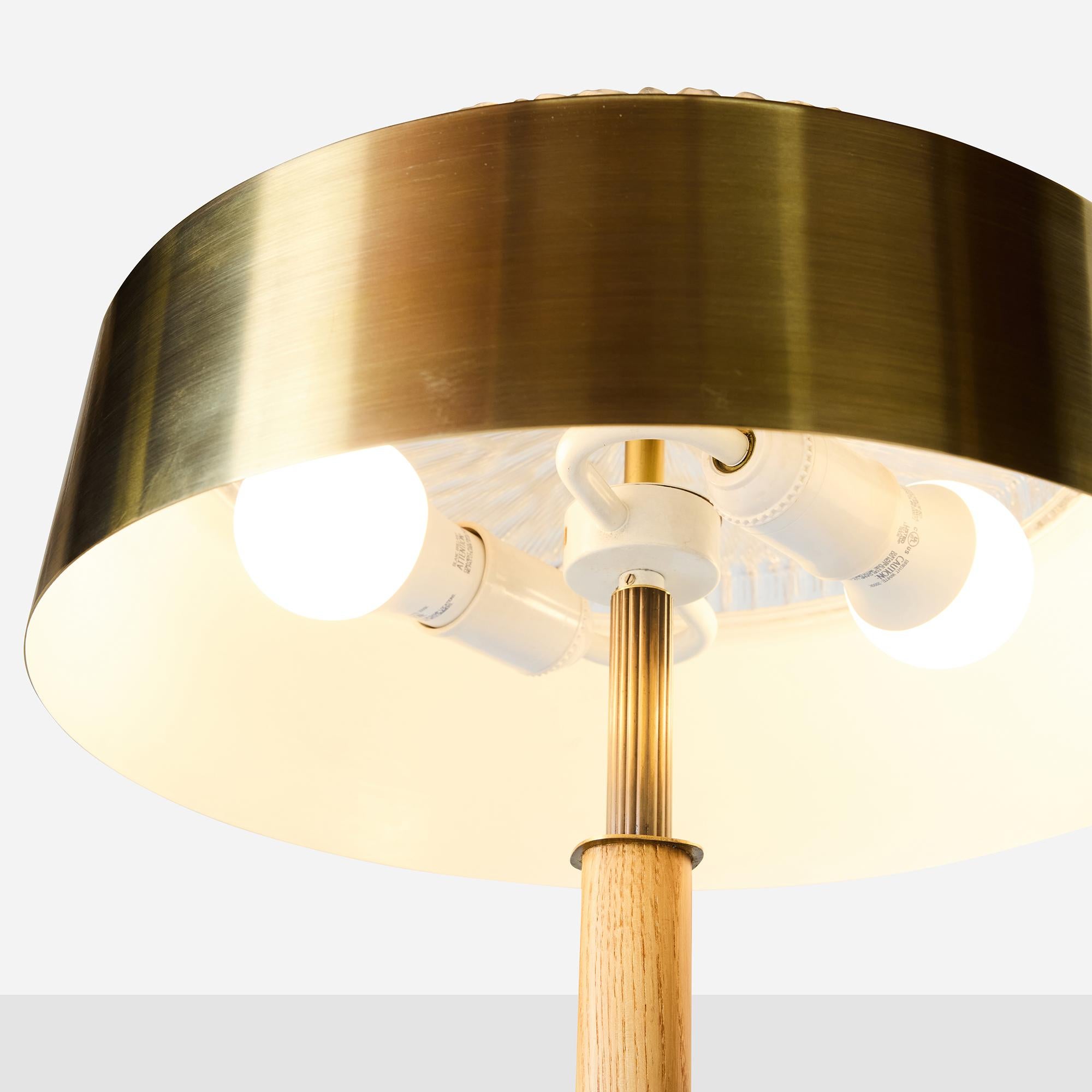 Mid-20th Century Brass and Oak Table Lamp Attributed to Bergboms For Sale
