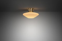 Lampada da soffitto in ottone e vetro opalino di ASEA, Svezia anni '40